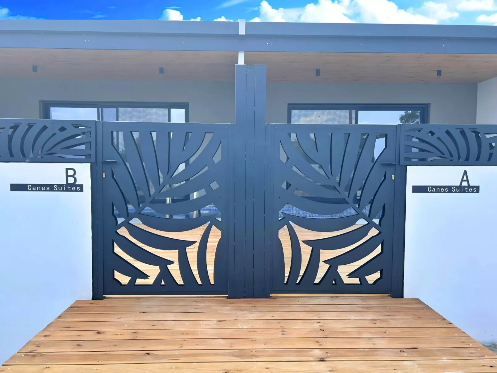 Canes Maxima Suite Privater Pool-Outside