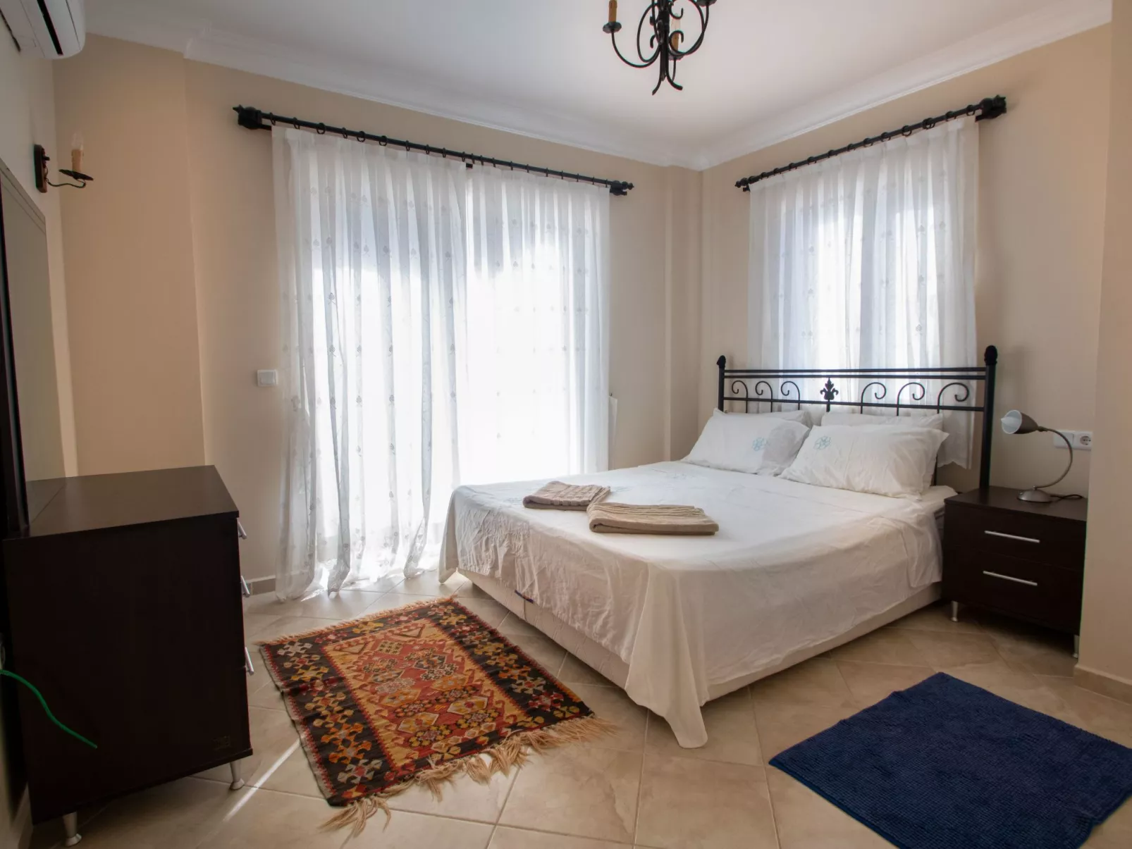 Mit Garten, Grill und Terrasse-Dedans