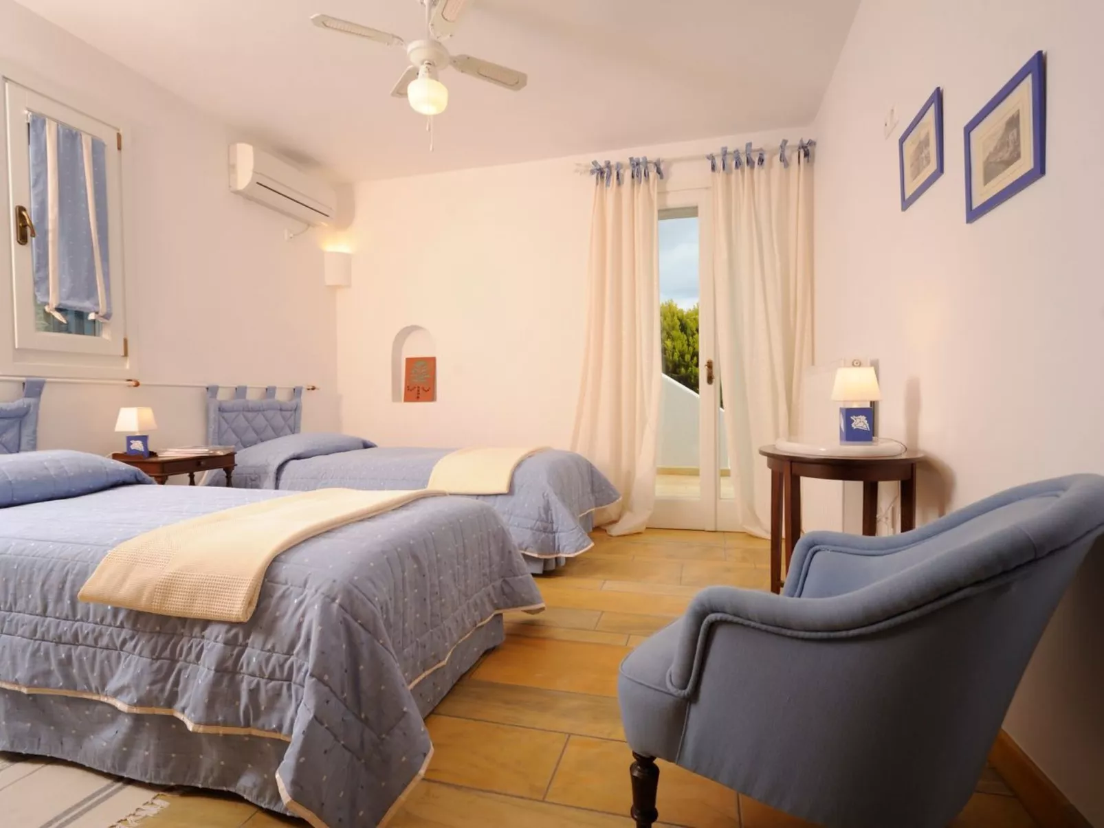 Villa mit Blick auf das Wasser-Image-tags.info