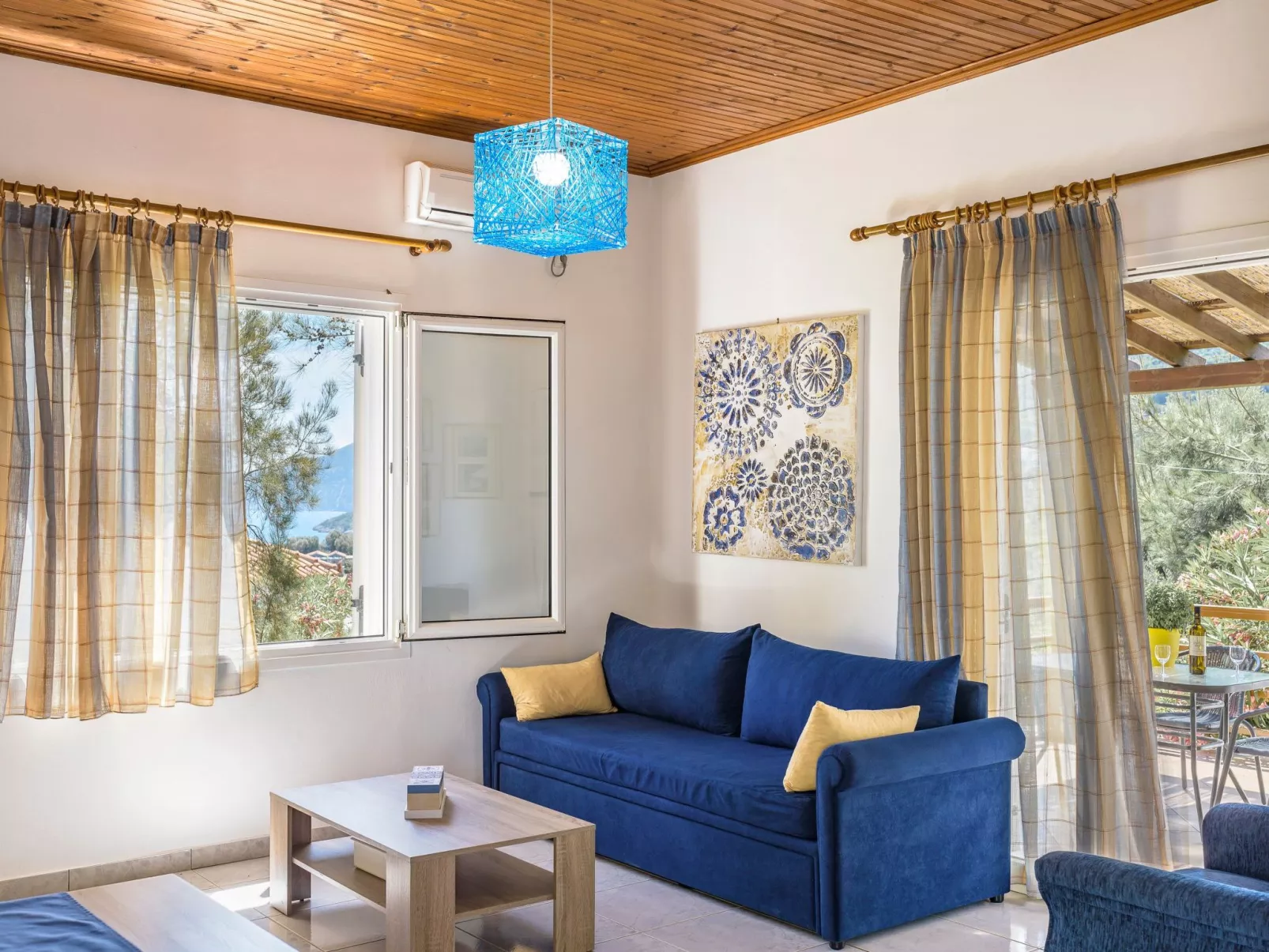 "Yellow Villa"-Inside