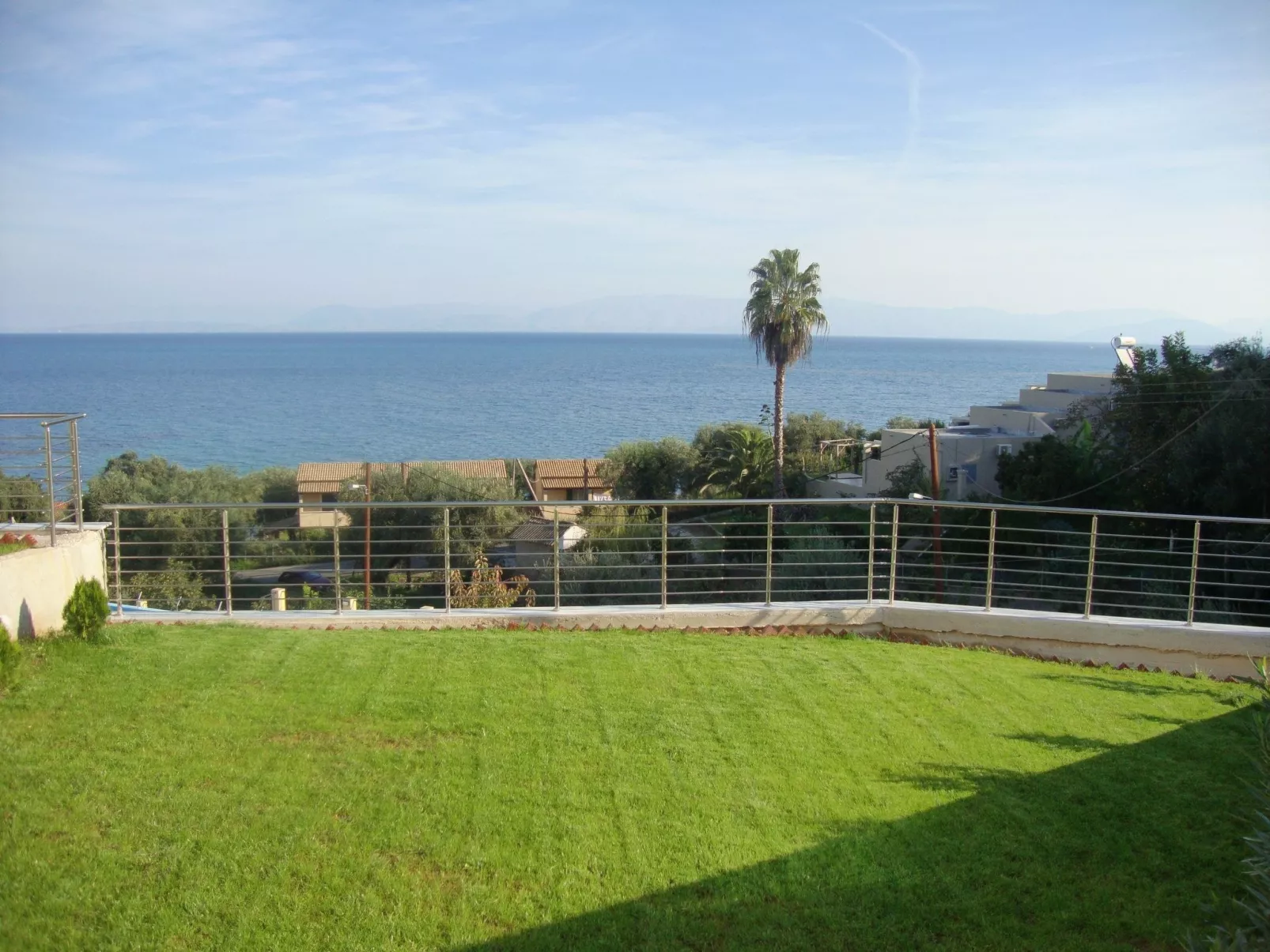 Ferienvilla mit Blick auf das Wasser-Outside