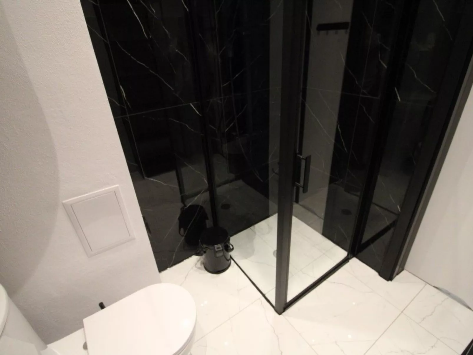 Menada - Sonnentag 6 - Modernes Studio - Drinnen