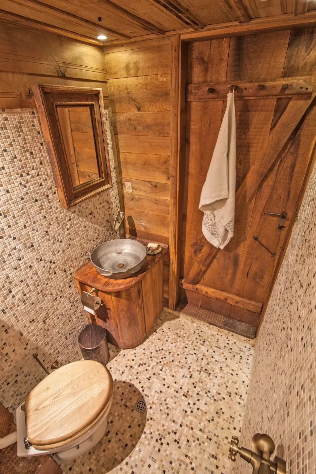 Authentisches Haus mit Bergblick - Karashka-Drinnen