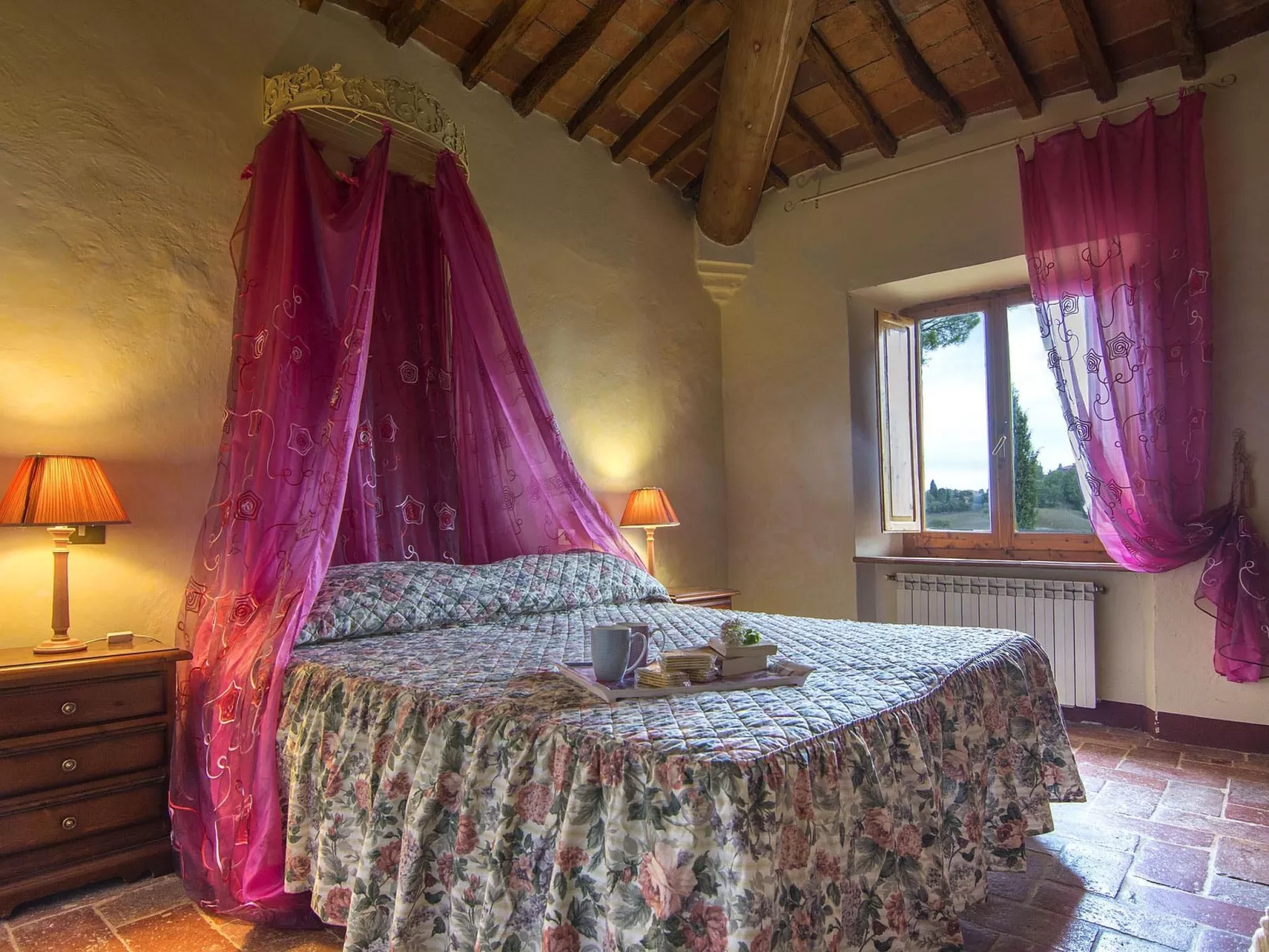 Rosa castellett' Wohnung mit Pool-Inside