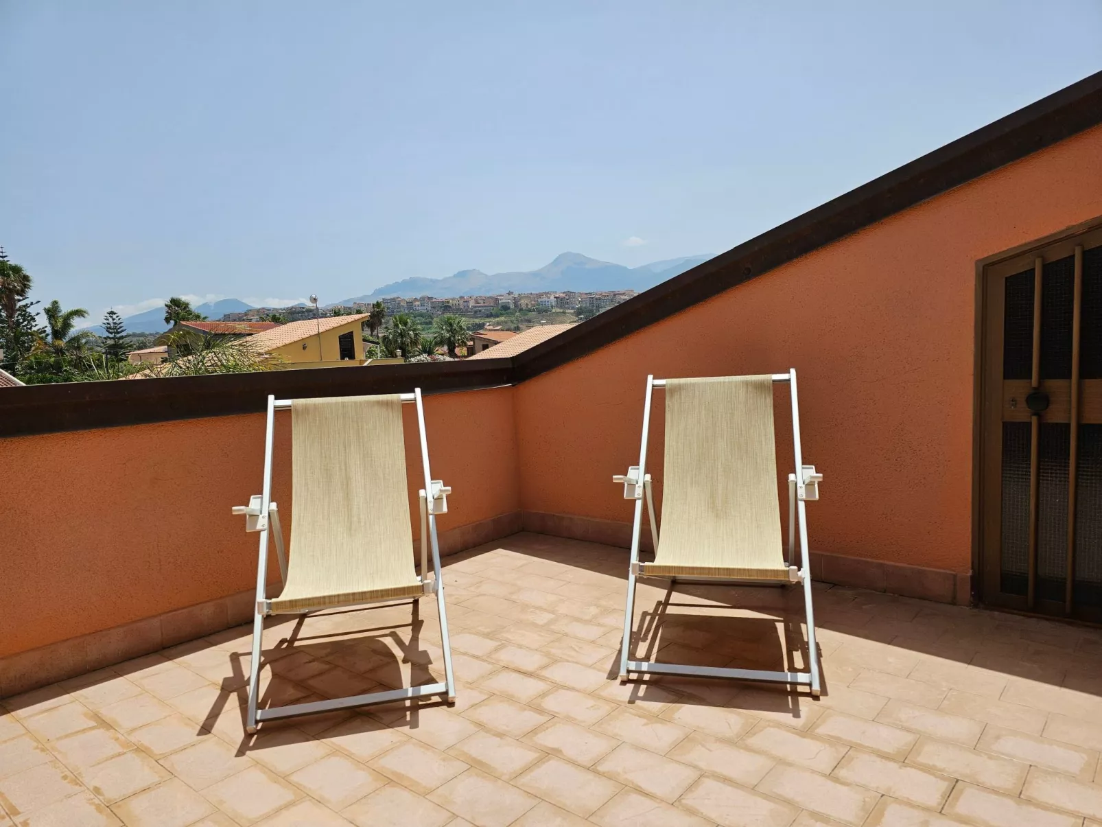 Villa mit Wasserblick-Draußen