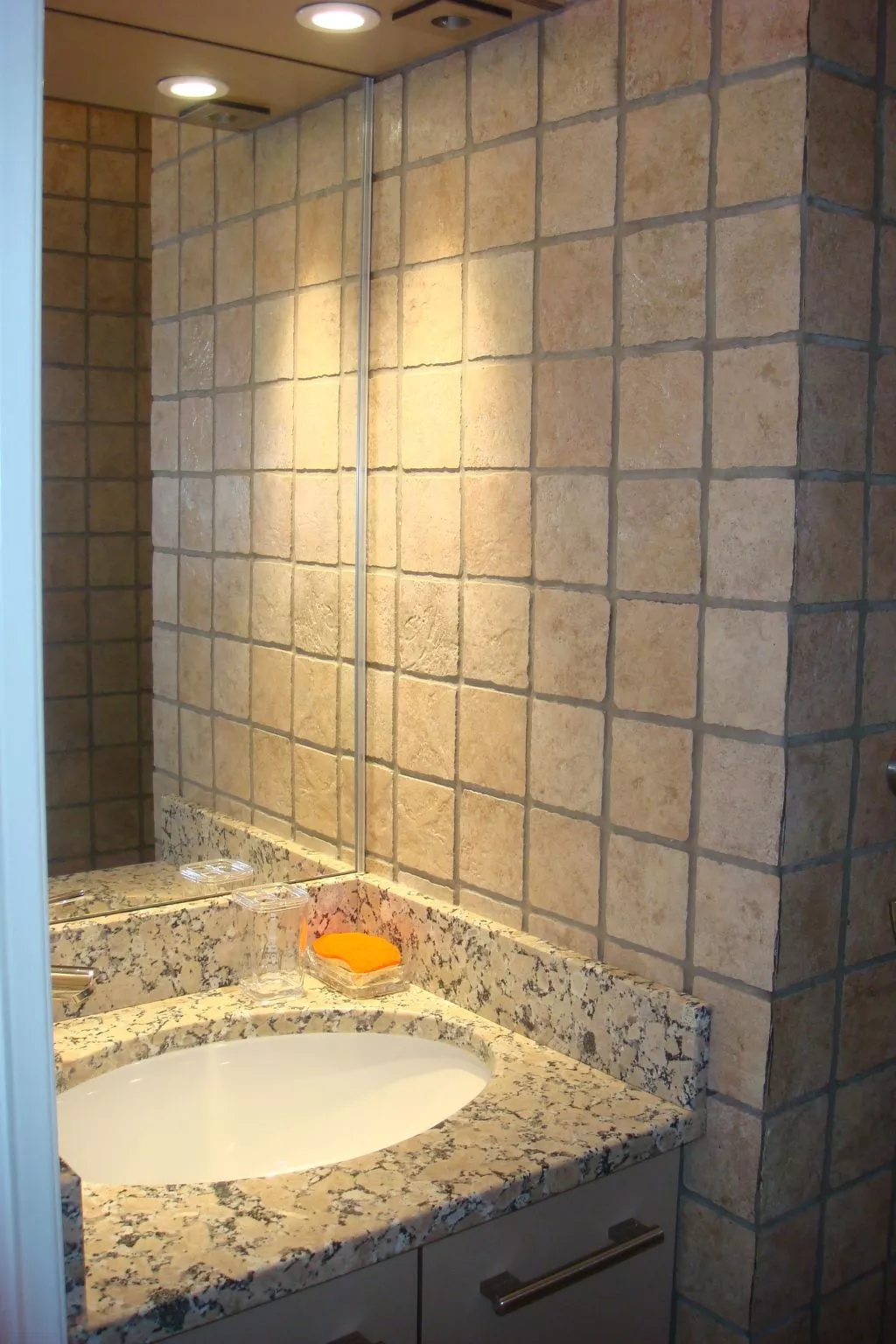 Mit Blick auf das Wasser-Inside