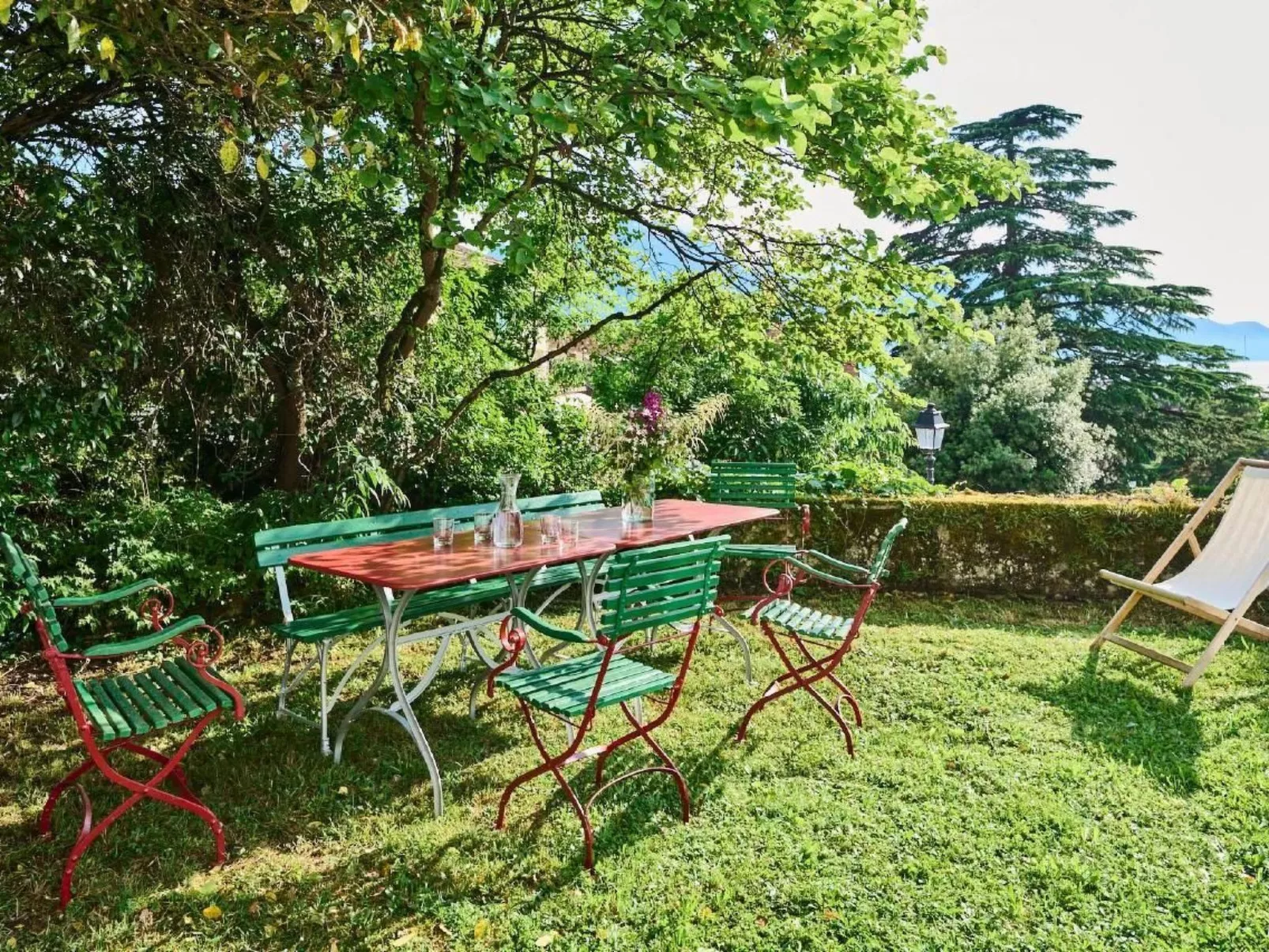 Les Platanes-Outside