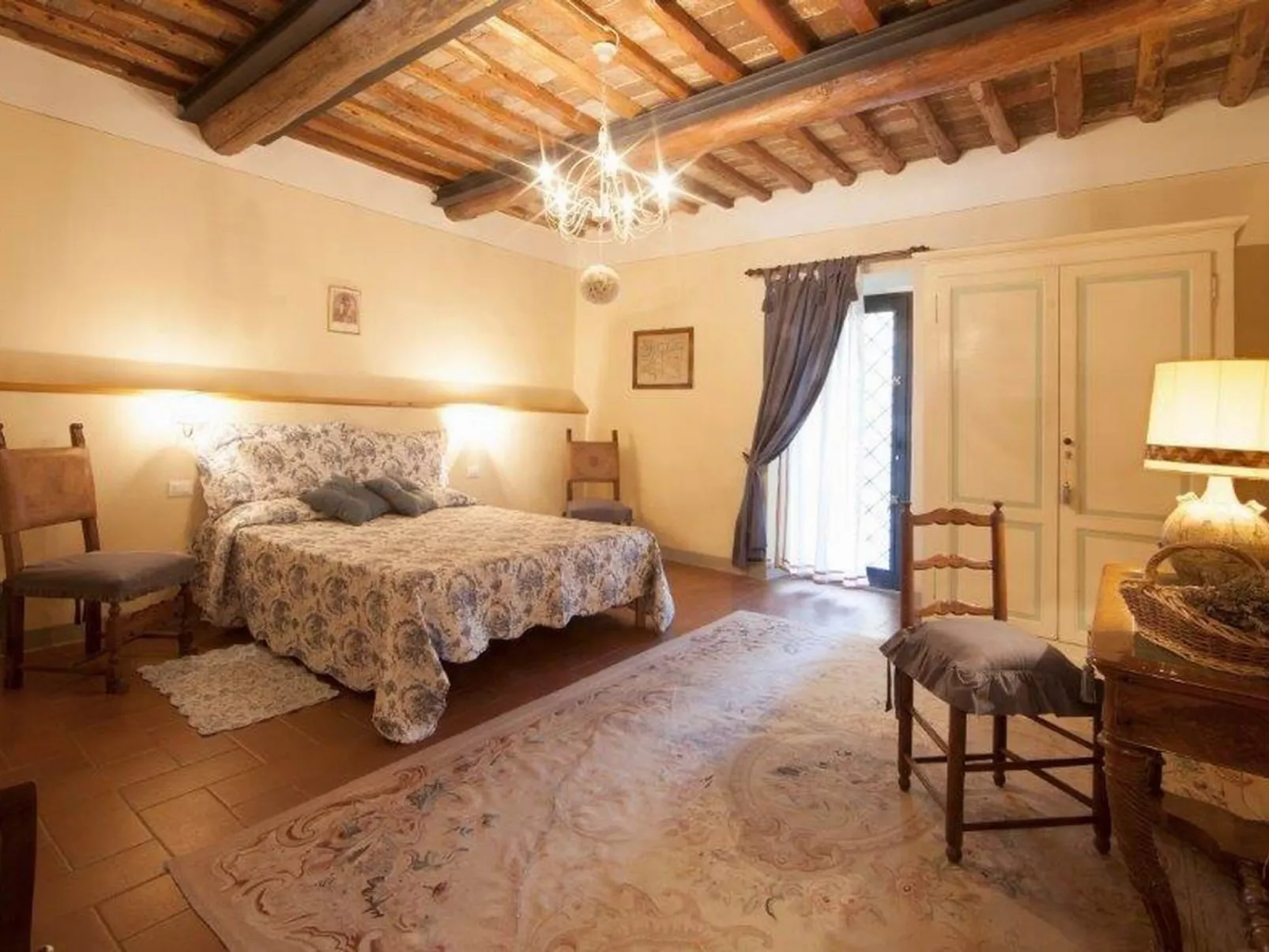 "Melograni capponi-Drinnen