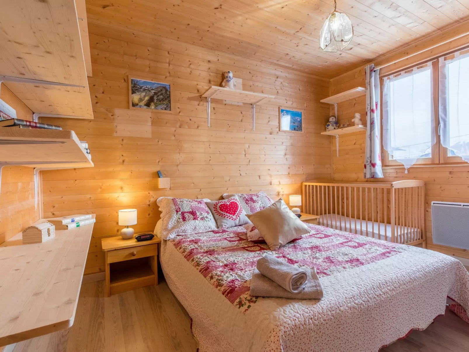 Erdgeschoss 110 m2 - 15 Personen - In der Nähe der Pisten-Drinnen