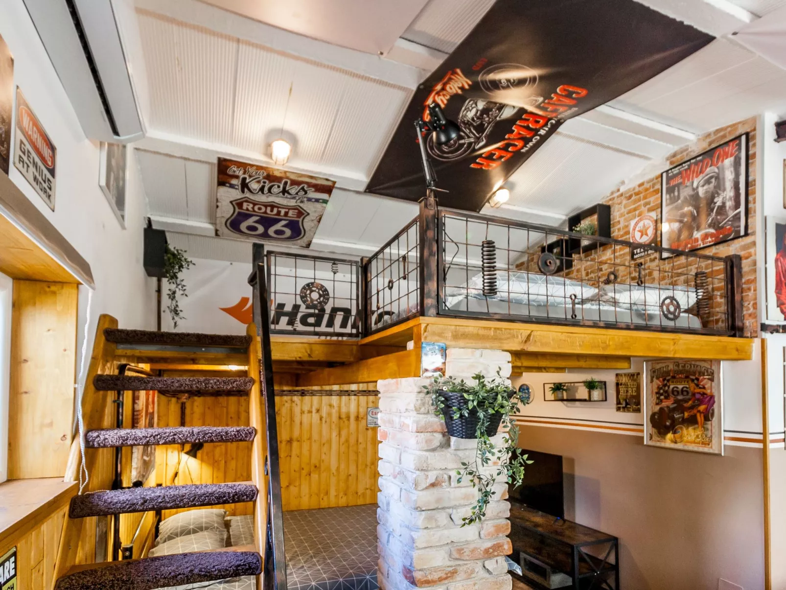 Haus im Industriestil Eni mit privatem Parkplatz-Drinnen