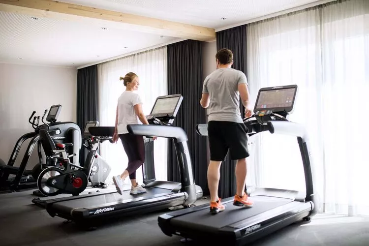 Apartments im MAREMÜRITZ Yachthafen Resort & Spa / Mare Grand Maisonette Suite 3 Erwachsene und 1 Kind 3-15 Jahre-Gym