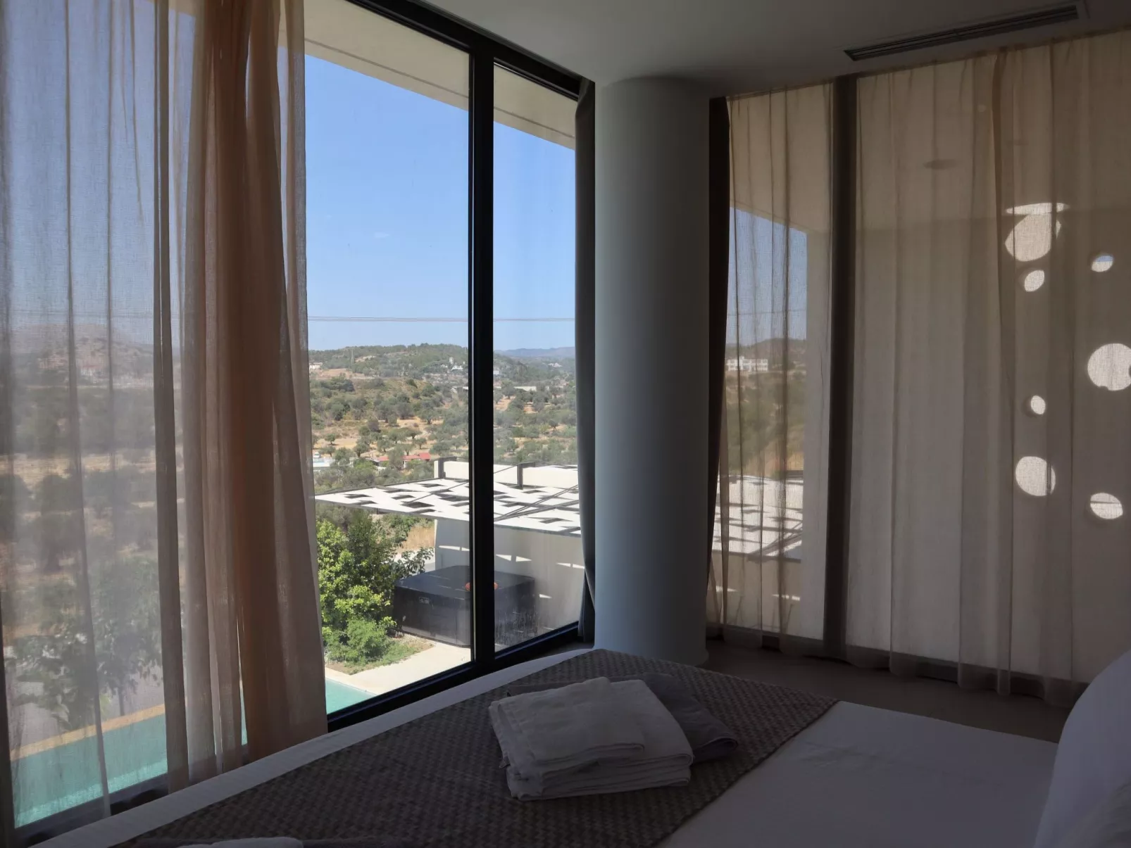 Trapezia Luxury Living -Garnet-Dedans