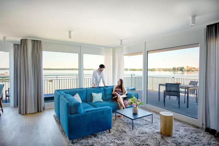 Apartments im MAREMÜRITZ Yachthafen Resort & Spa / Mare Grand Maisonette Suite 3 Erwachsene und 1 Kind 3-15 Jahre-Living room