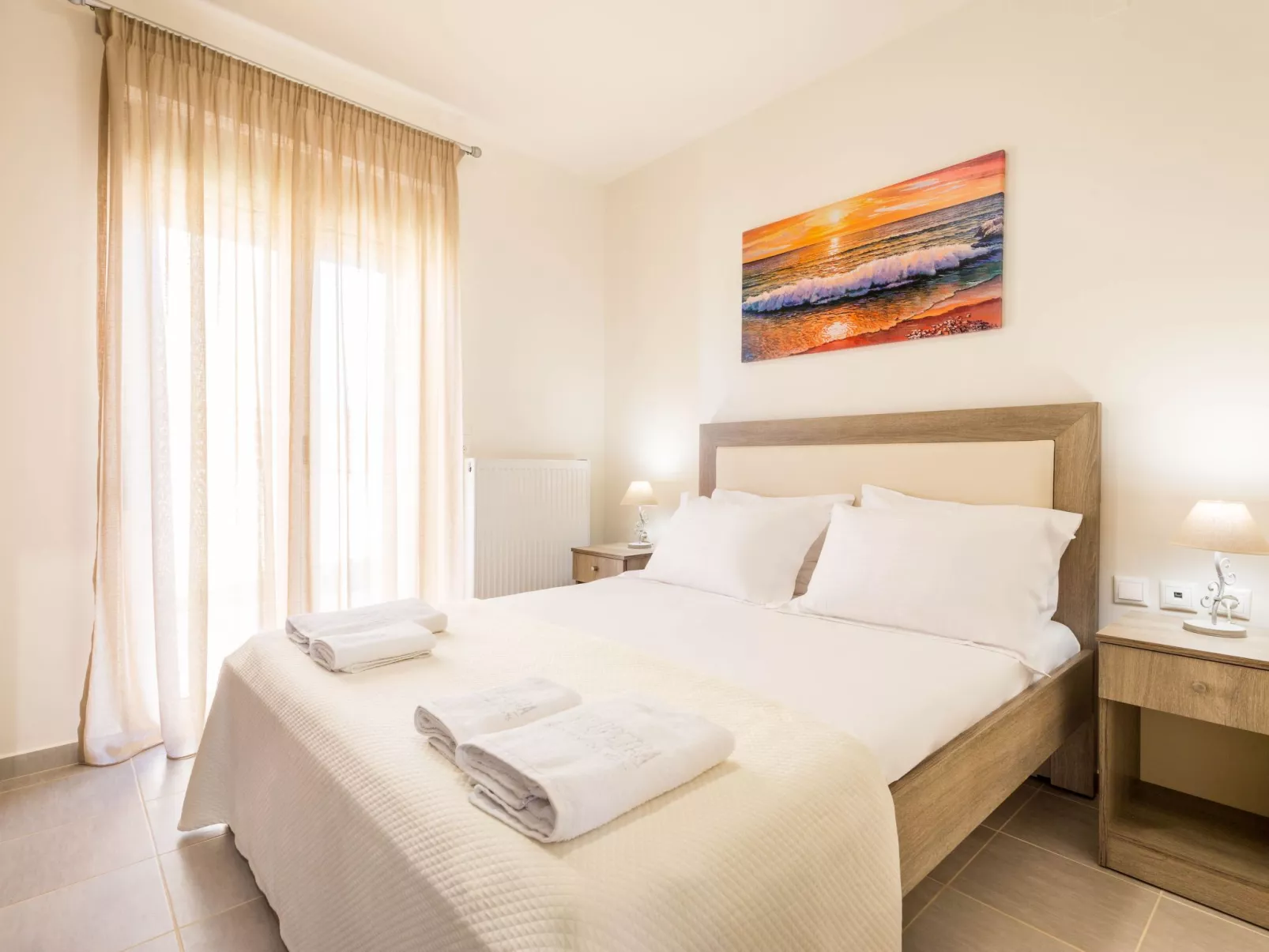 Küstenvilla mit Pool in der Nähe eines ruhigen Sandstrandes-Drinnen