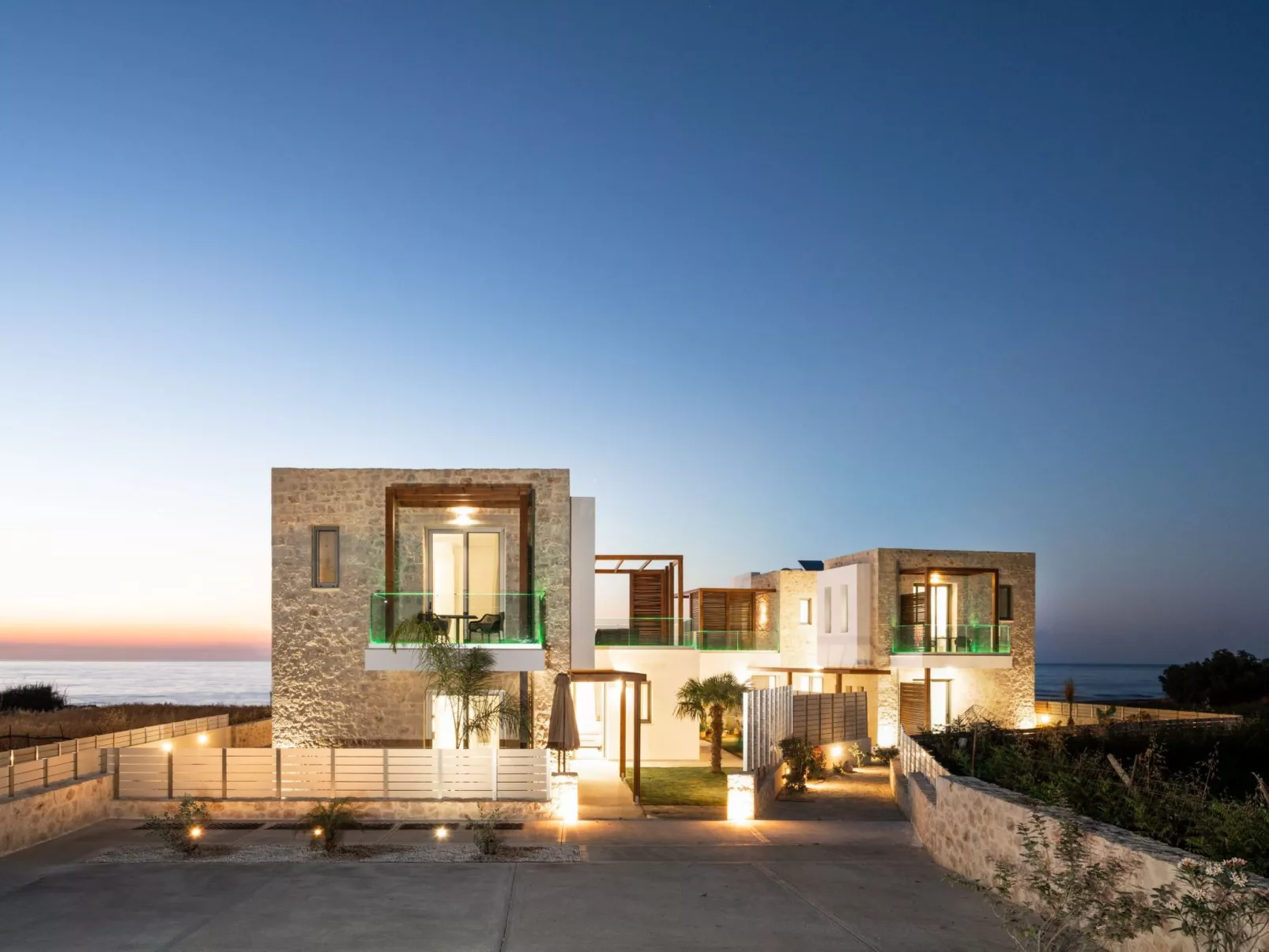 Villa am Strand mit Pool, Kinderbereich und BBQ-Outside