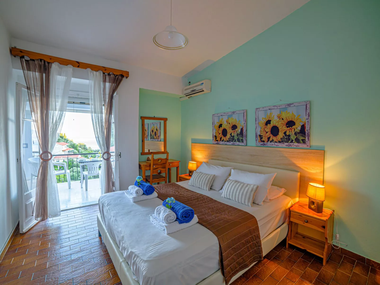 In Nisaki mit Pool-Drinnen