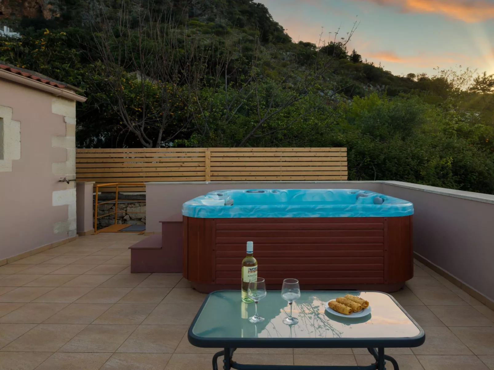 "Villa Aladanos" mit privatem Pool-Outside