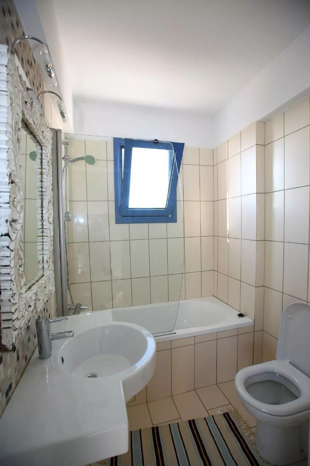 Mit Garten, Grill und Terrasse-Inside