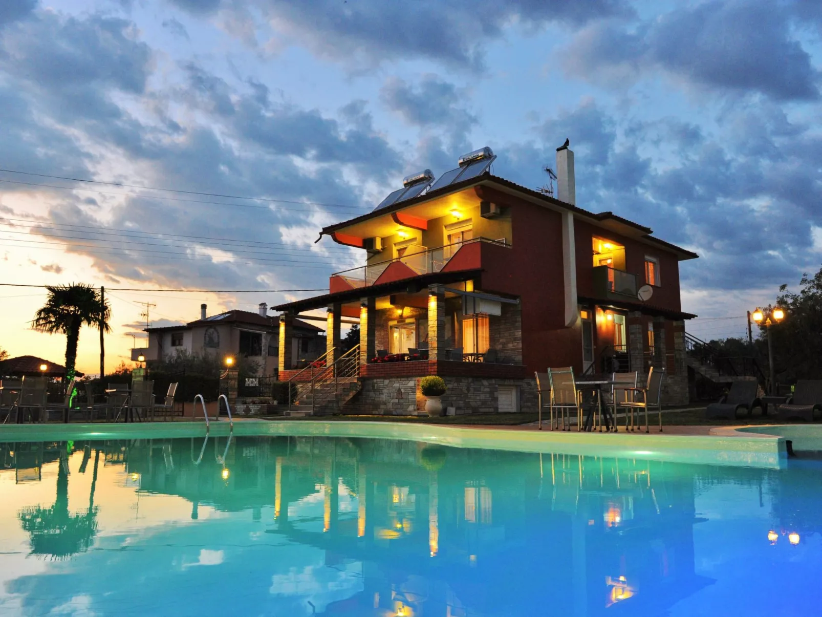 Modernes Studio mit Meerblick-Image-tags.info