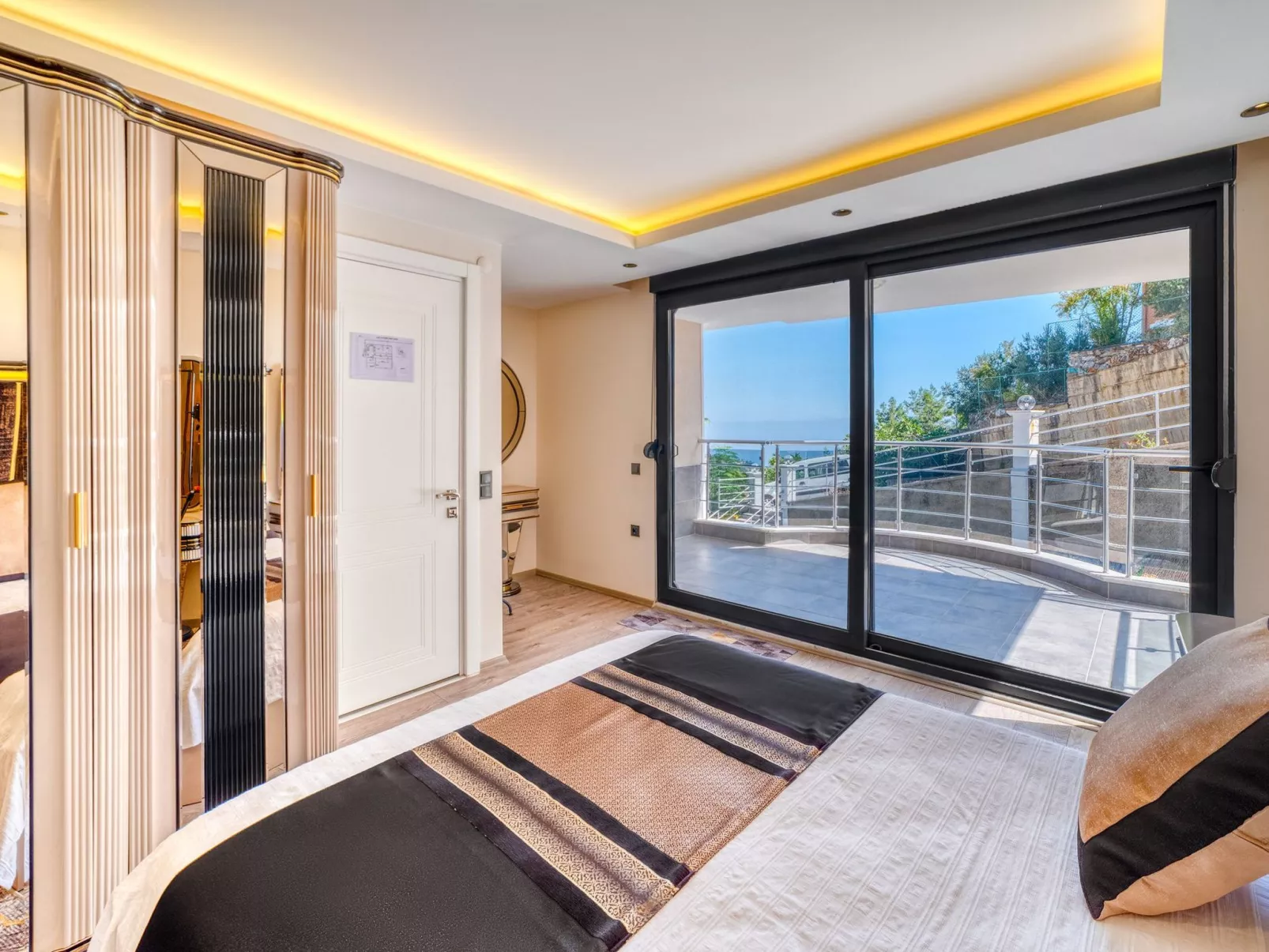 Luxuriöse Villa mit privatem Pool in Alanya-Inside