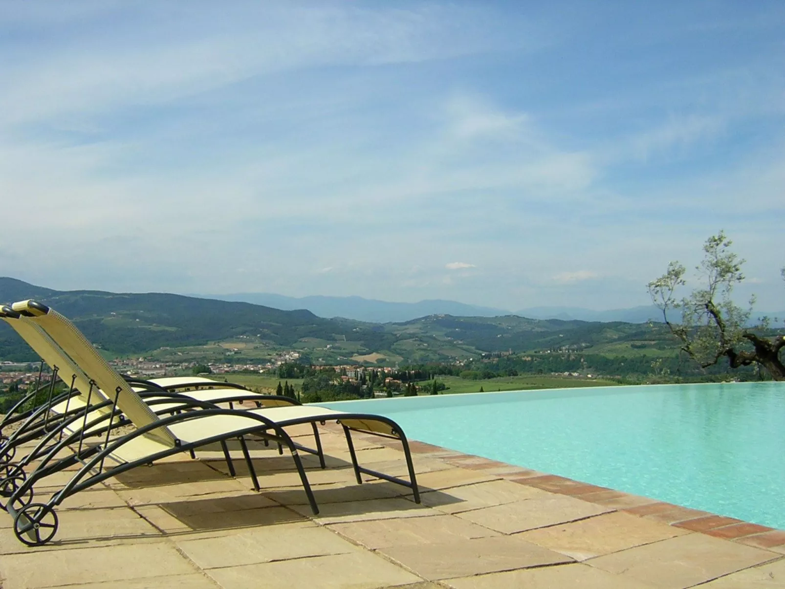 "Colle sotto 4" mit Infinity-Pool-Draußen