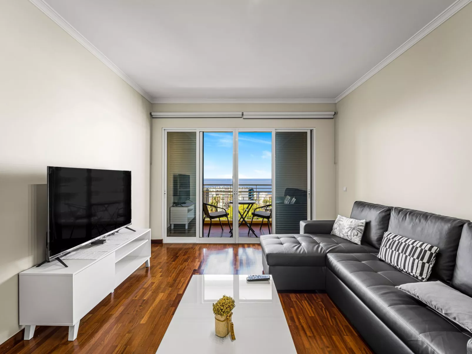 Tulipa Apartment Top-Inside