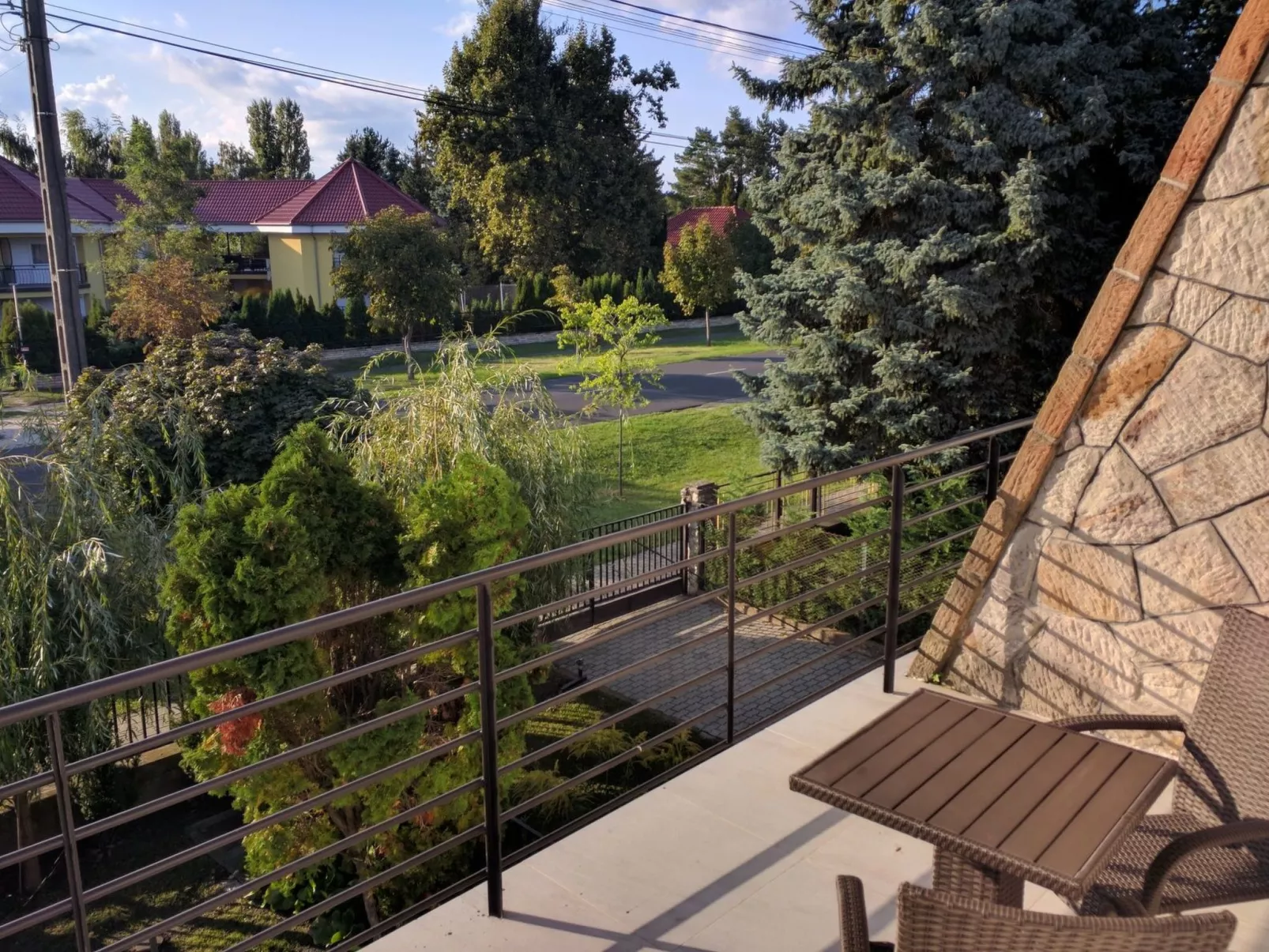 Doppelhaushälfte für sechs Personen mit Garten-Outside