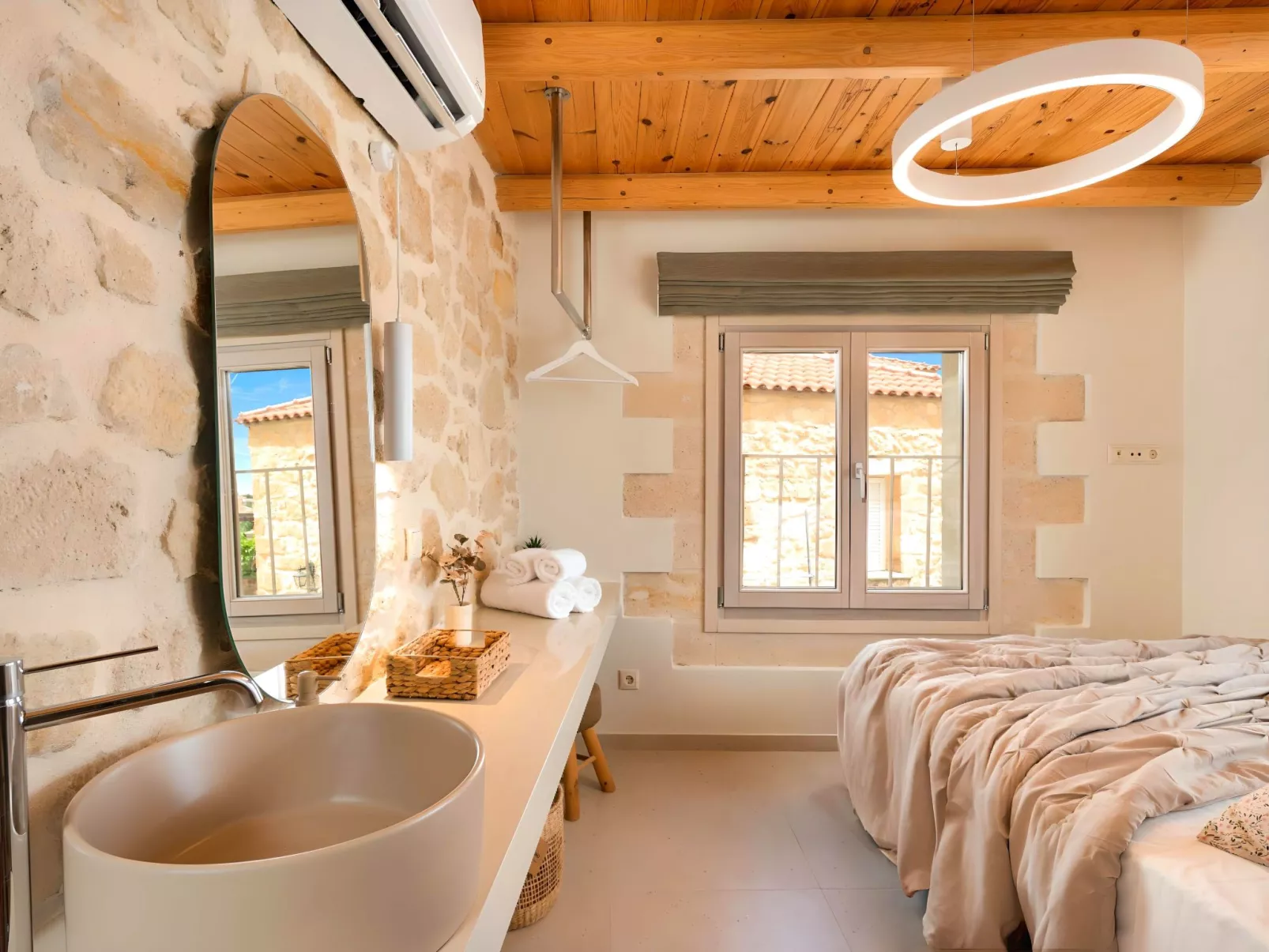 Hidden Gem Villa Pool und Jaccuzzi-Inside