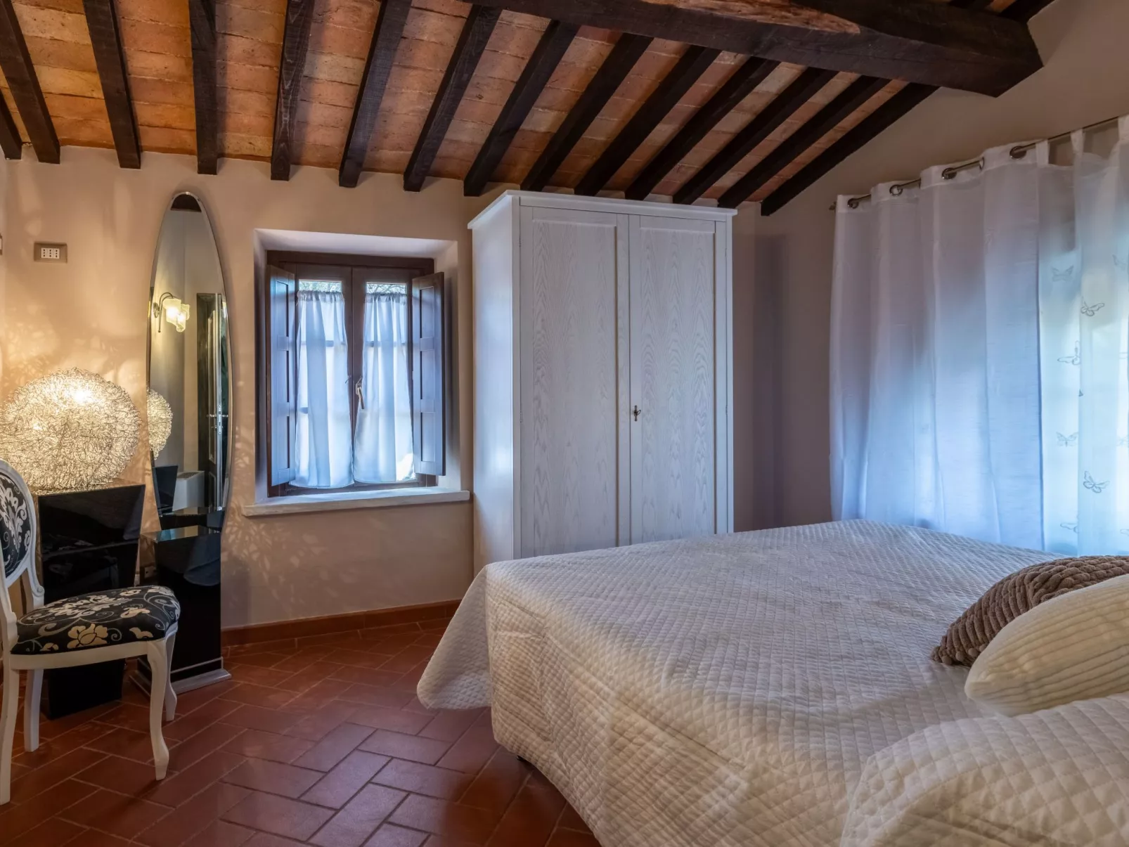 Für 10 Personen und 4 Kinder in Chianni, Toskana (Provinz Pisa)-Inside