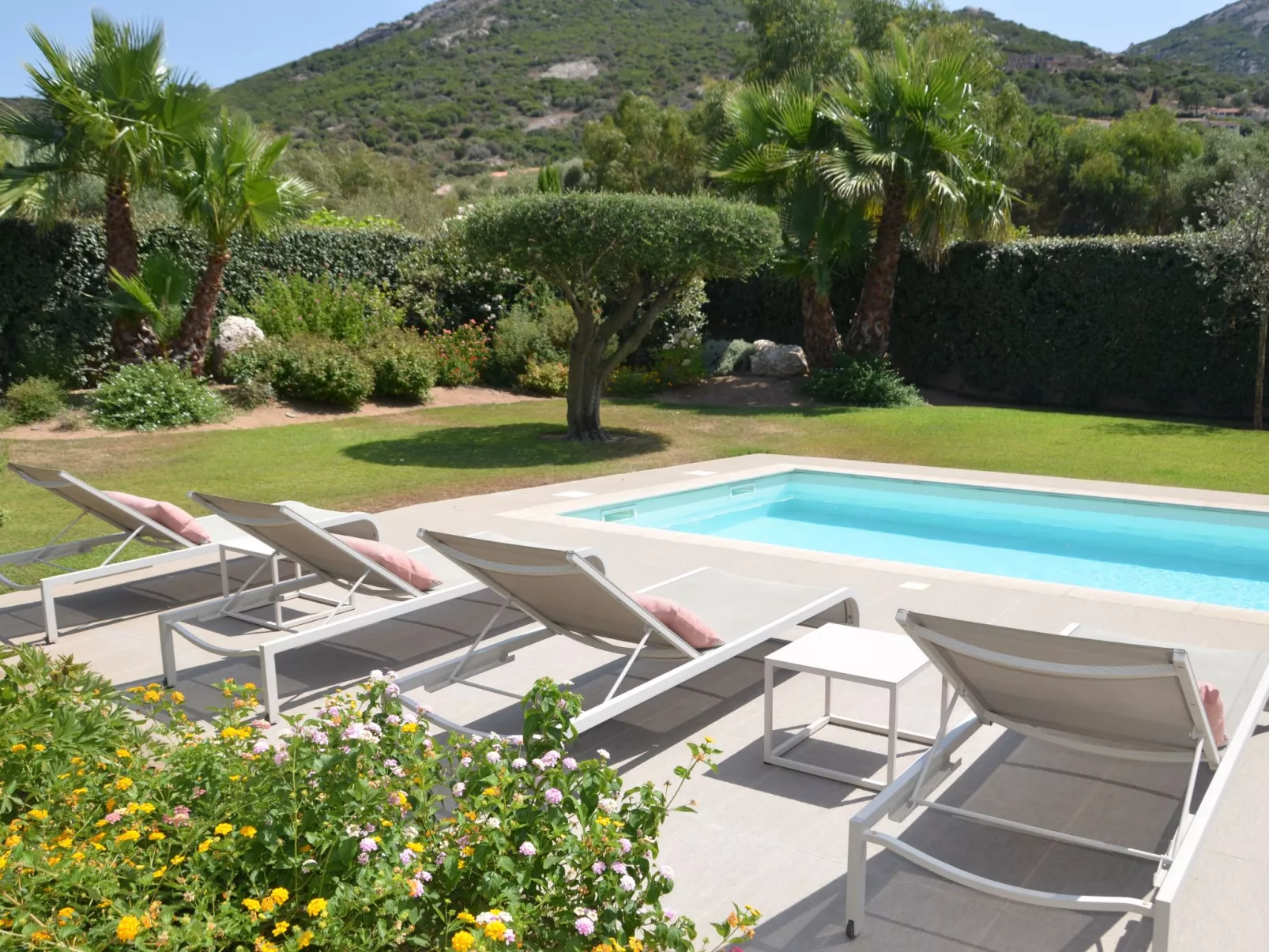 Villa 3 Schlafzimmer, privater Pool Garten und Parkplatz-Dehors
