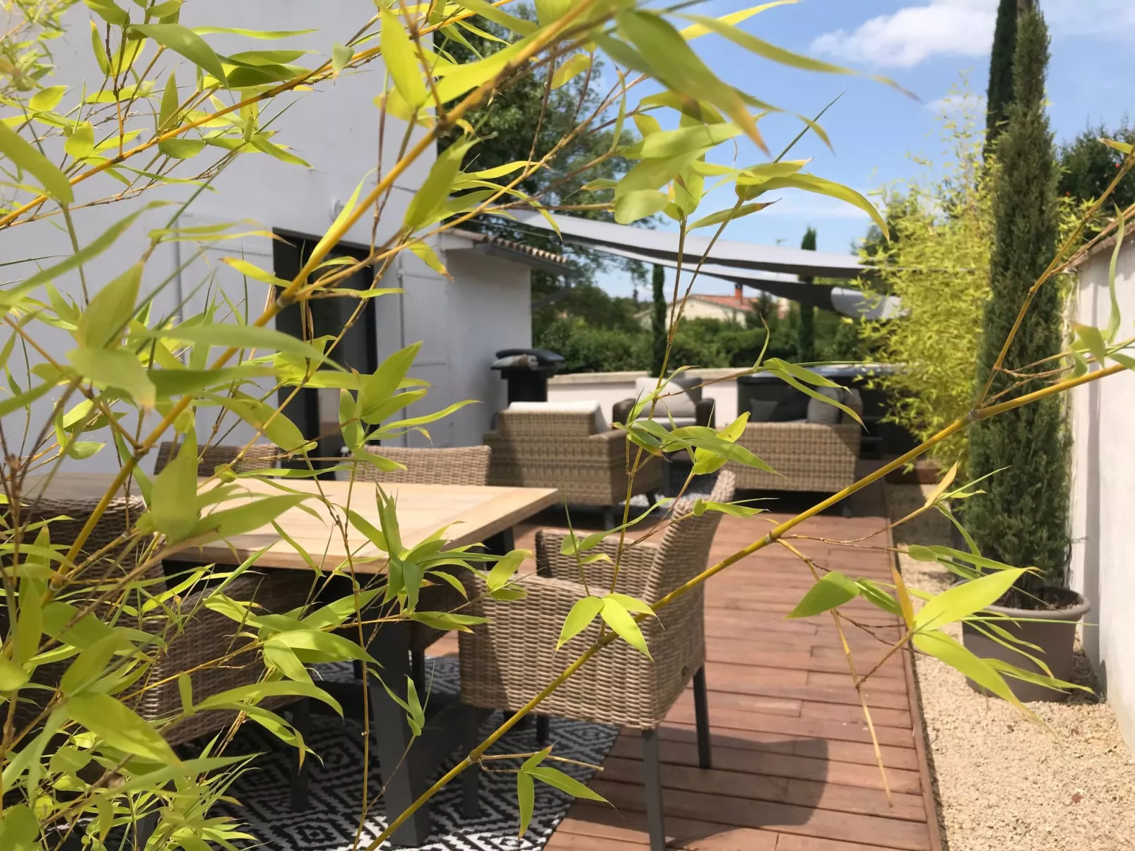 Villa mit Garten, Grill und Terrasse-Outside