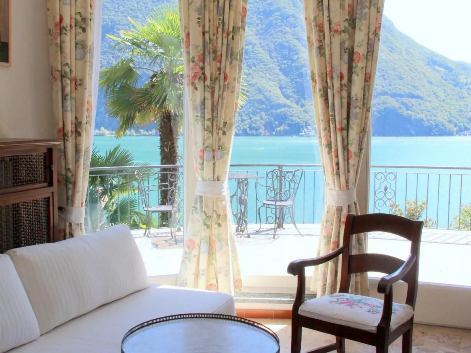 Barony Villa-Drinnen