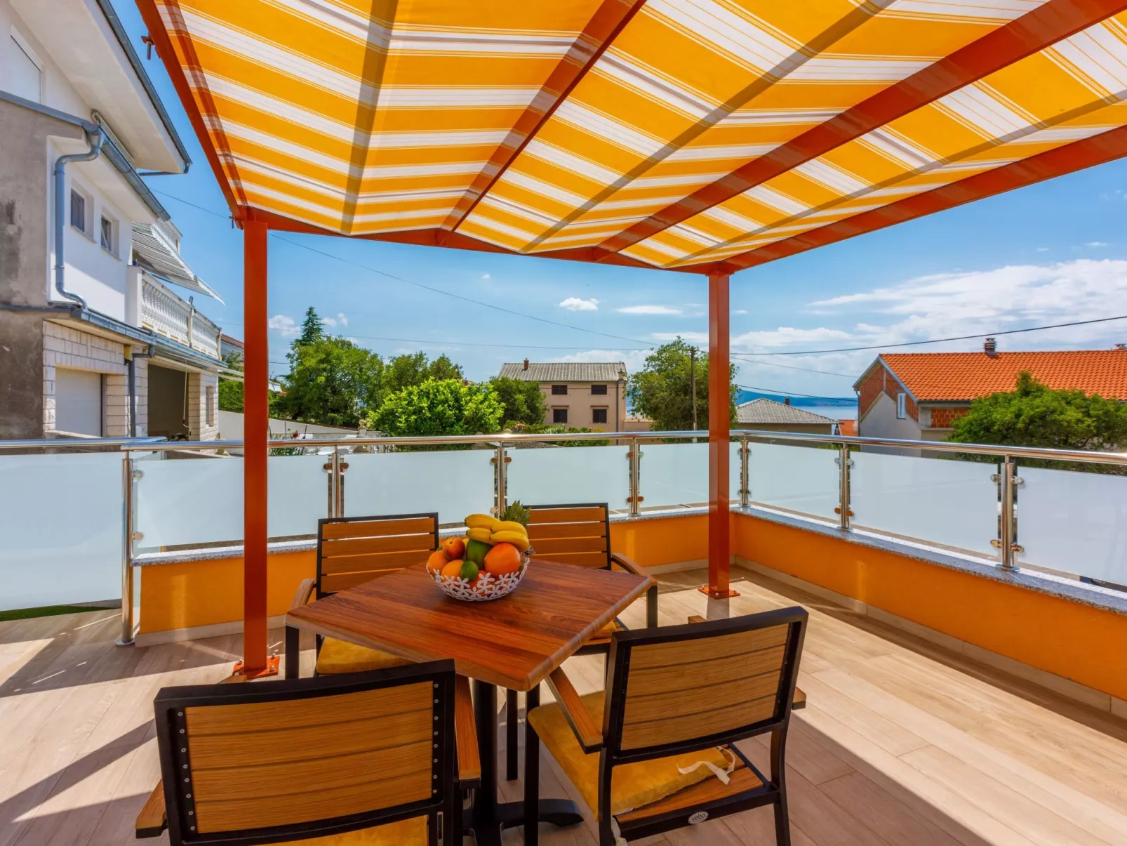 FeWo mit privatem Balkon und Gemeinschaftspool-Draußen