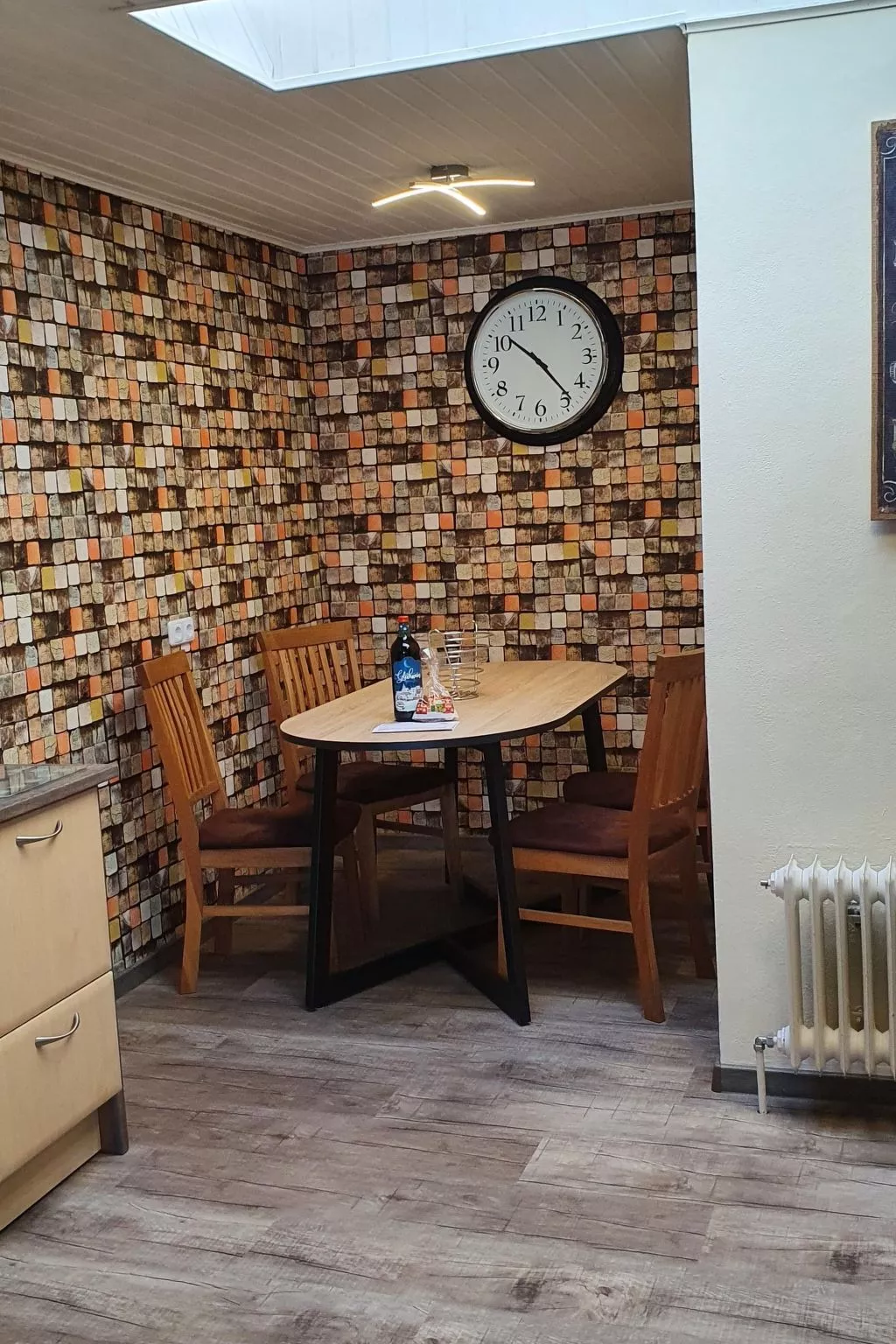 Geräumige Wohnung mit zwei Schlafzimmern und Balkon-Dedans