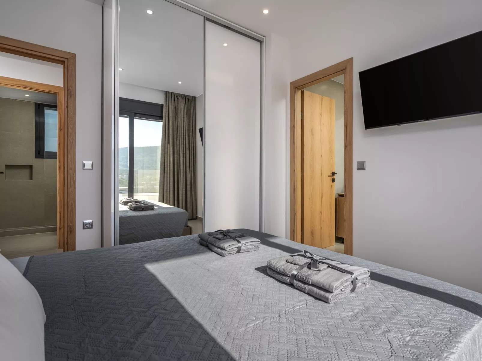 Villa Elesia-Image-tags.info