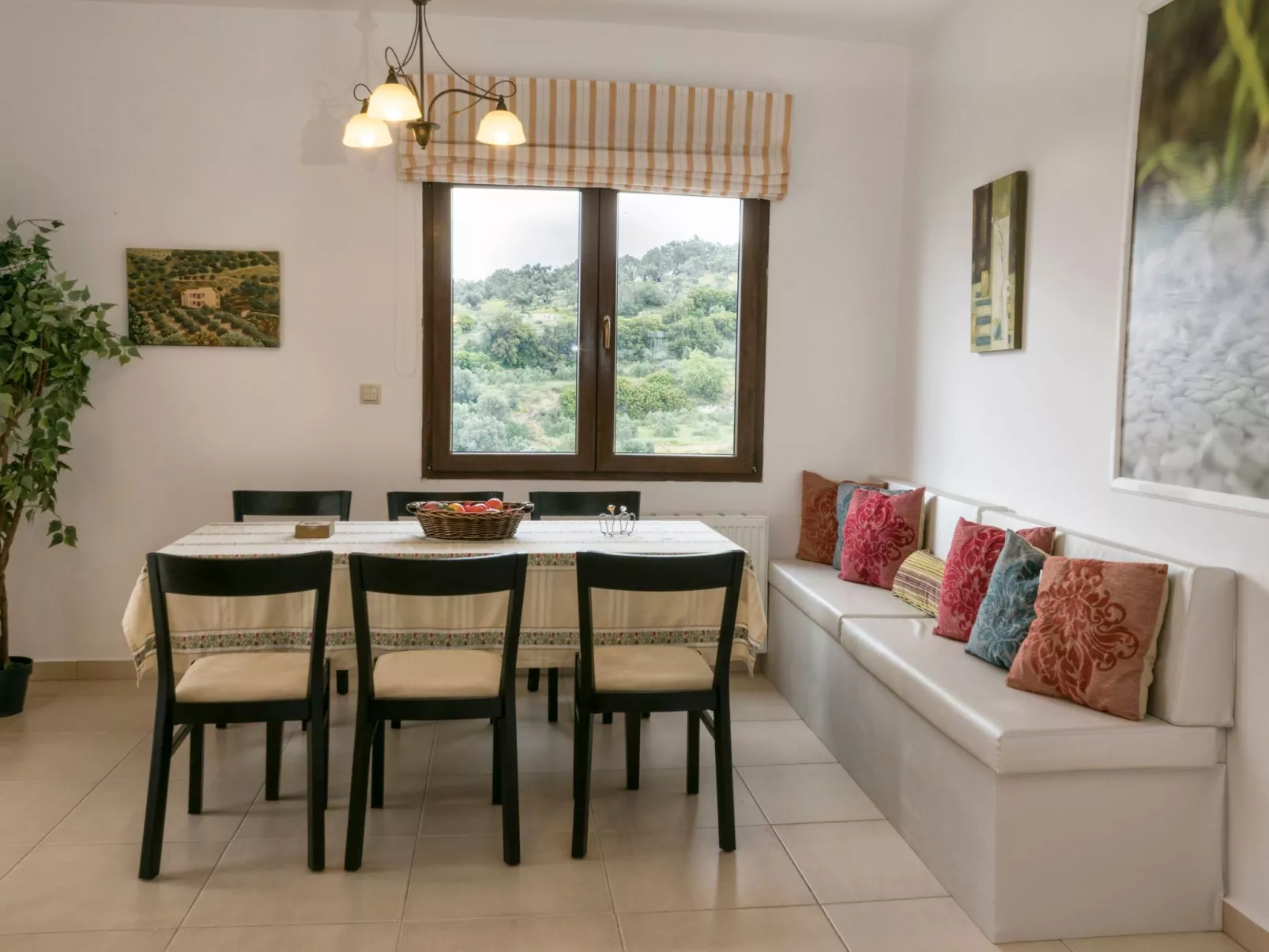 Familienvilla mit privatem Pool, Spielplatz und BBQ-Inside