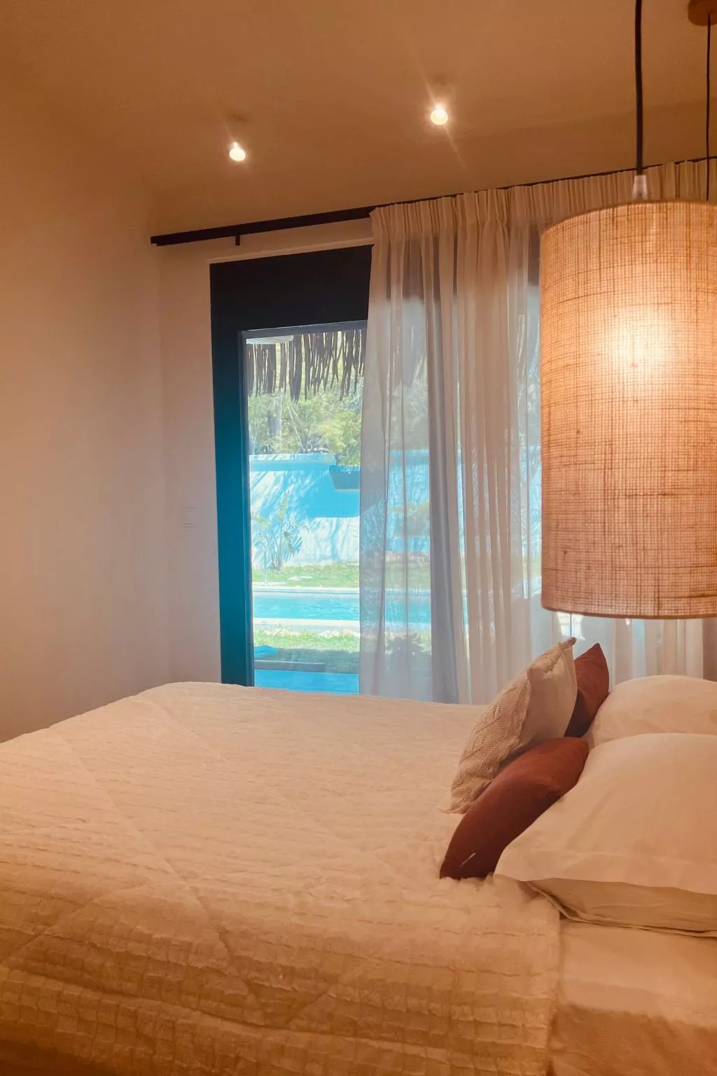 "Naya" mit eigenem Pool-Dedans