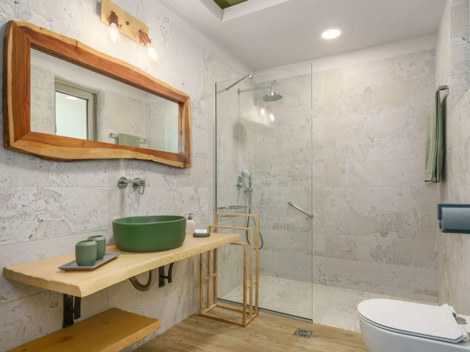 Neue Villa mit privatem Pool und BBQ, 2.5km zum Strand-Inside