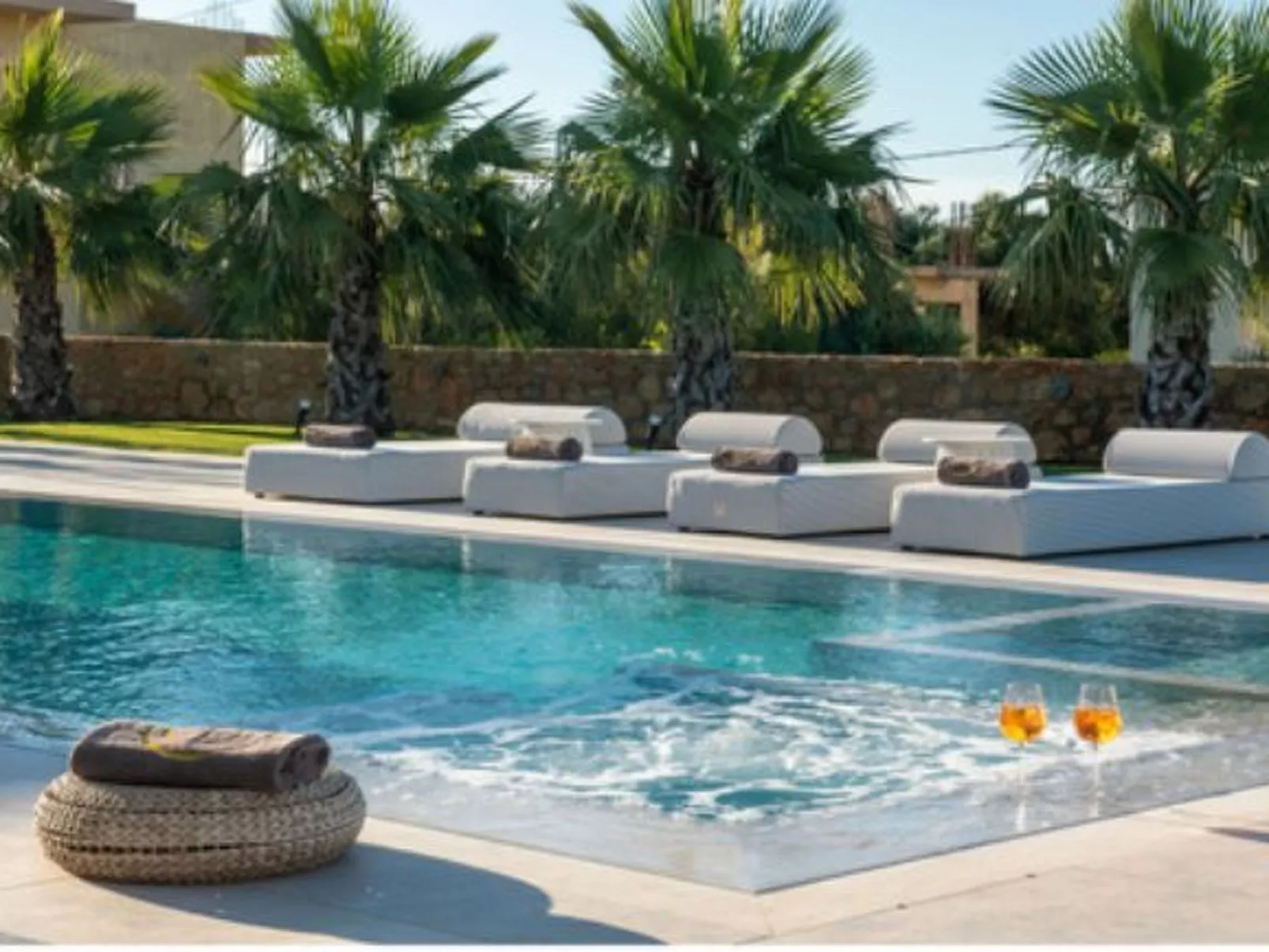 Luxuriös gestaltete Villa mit privatem Pool-Drinnen