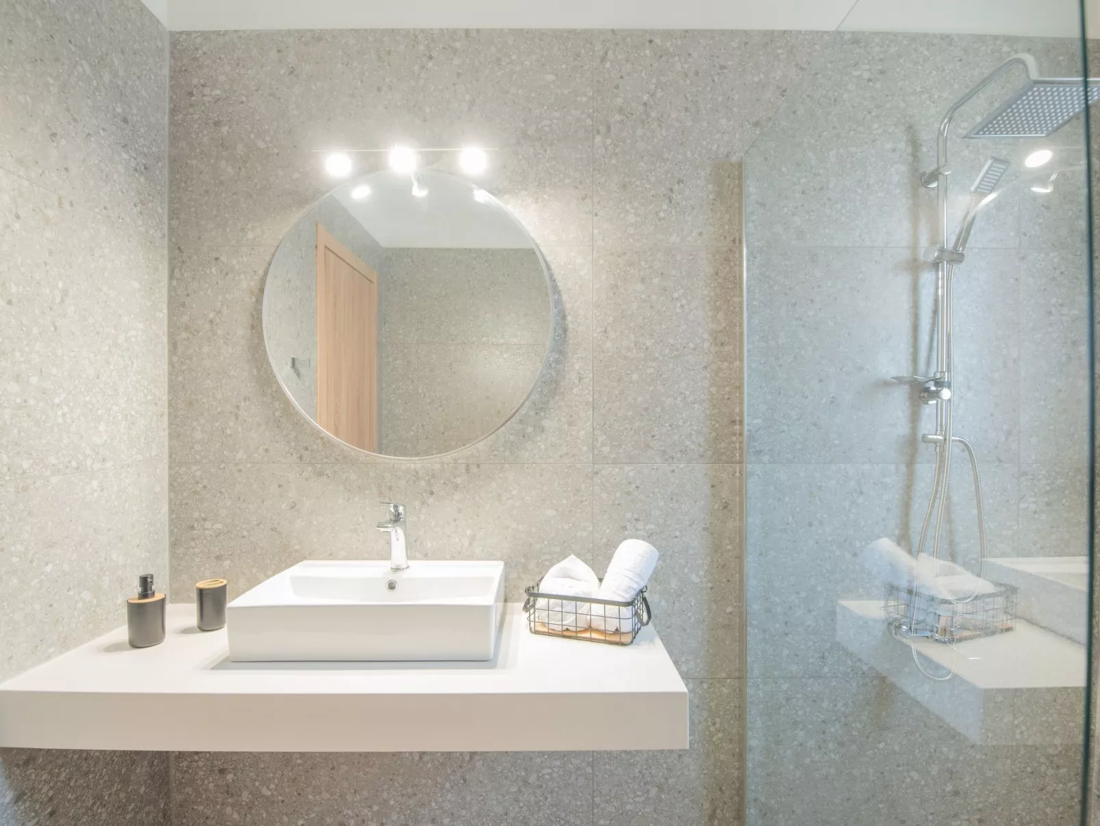 Elias Filerimos Haus-Dedans