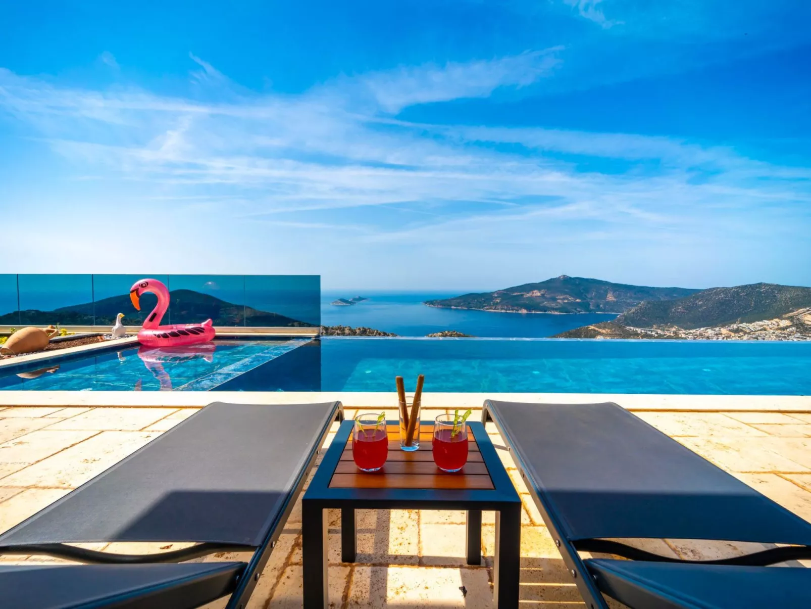 Moderne Luxusvilla mit Meerblick-Image-tags.info