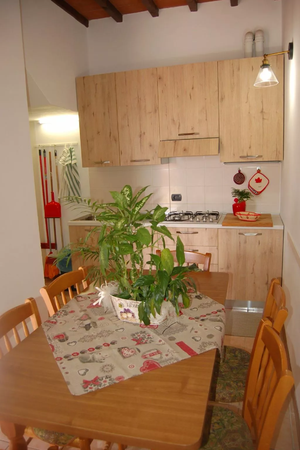 Schönes Ferienhaus in Volterra mit Großem Garten-Drinnen