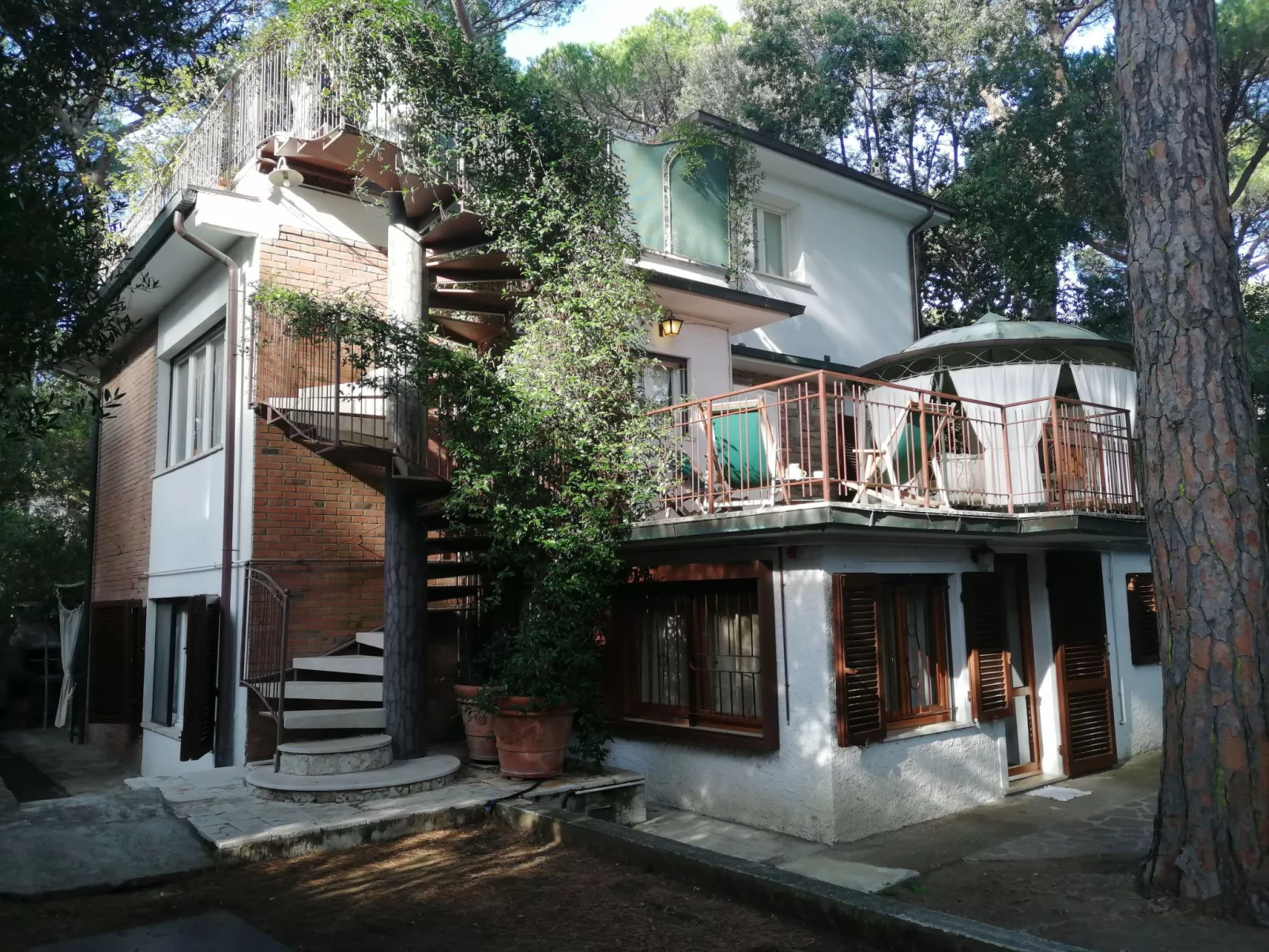 Kenza von Holiday World-Outside