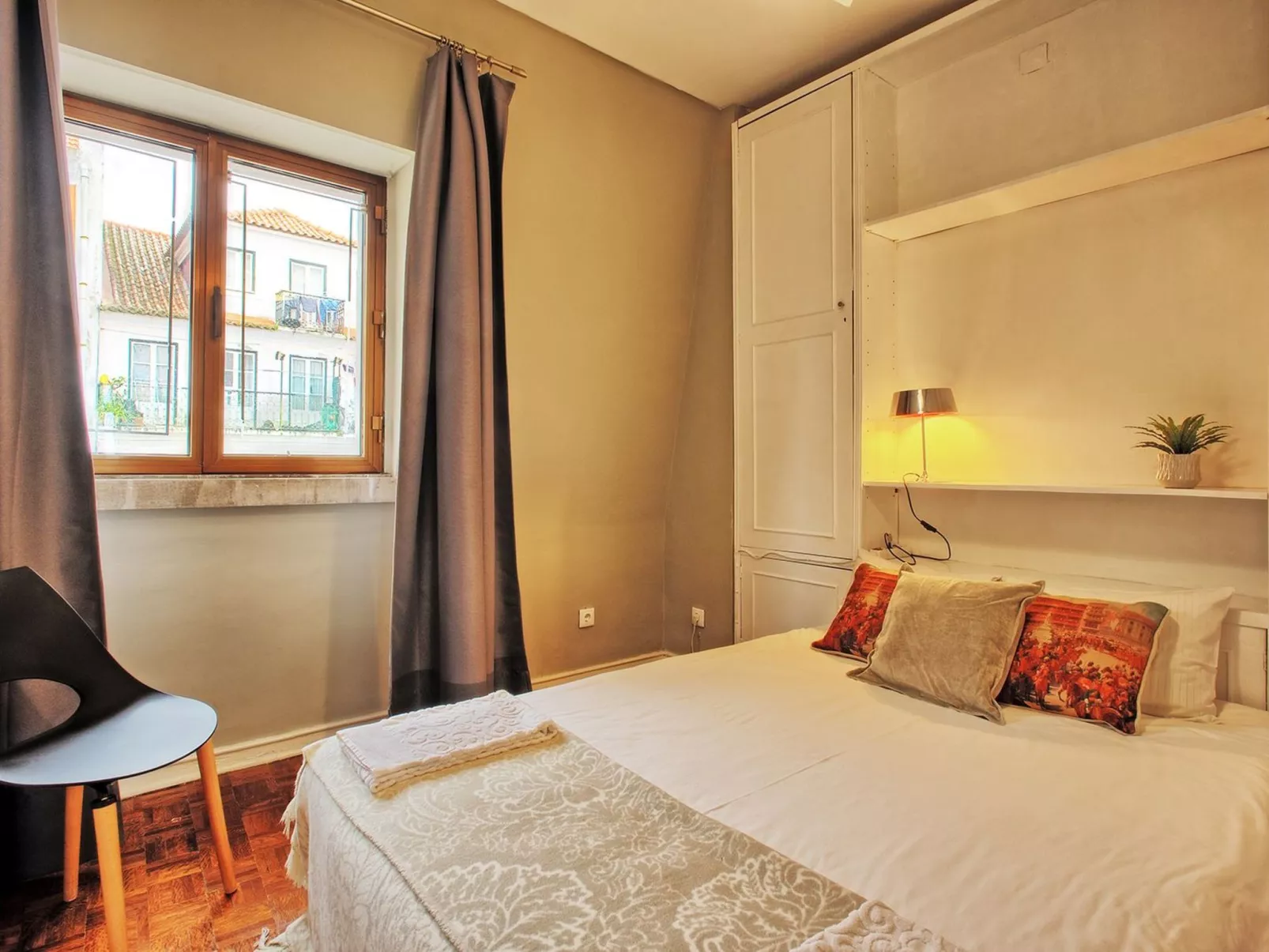 Schönes Haus in Lissabon-Image-tags.info