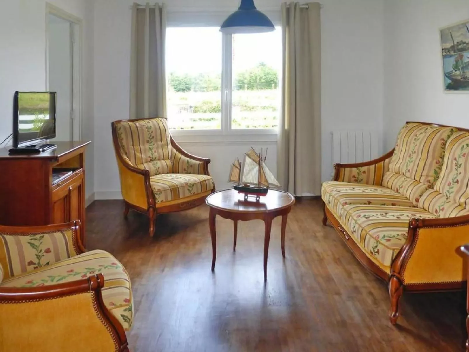 Tolles Ferienhaus in Esquibien mit Großem Garten