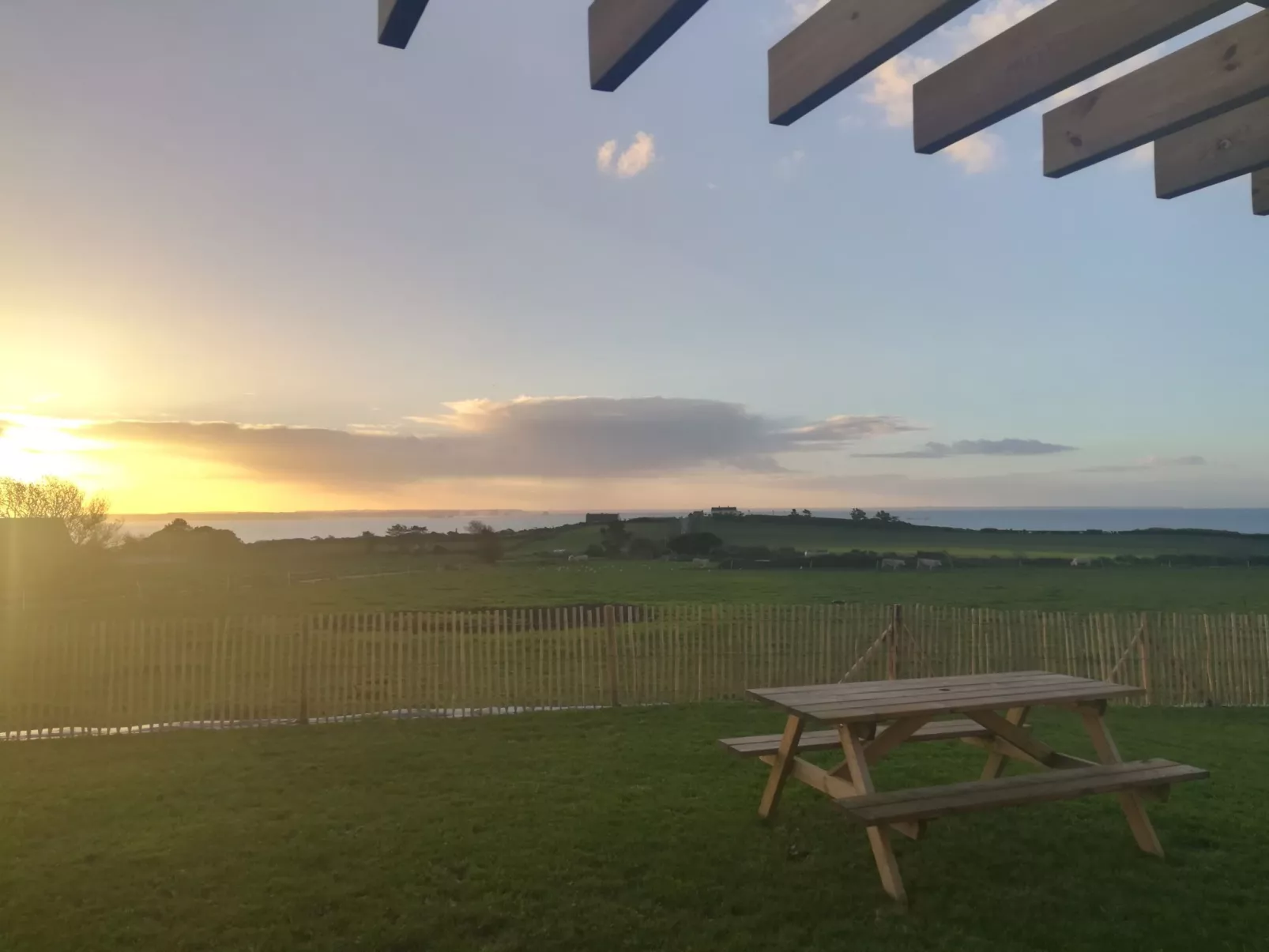 Charmantes Haus mit privatem Jacuzzi in der Bretagne-Dehors