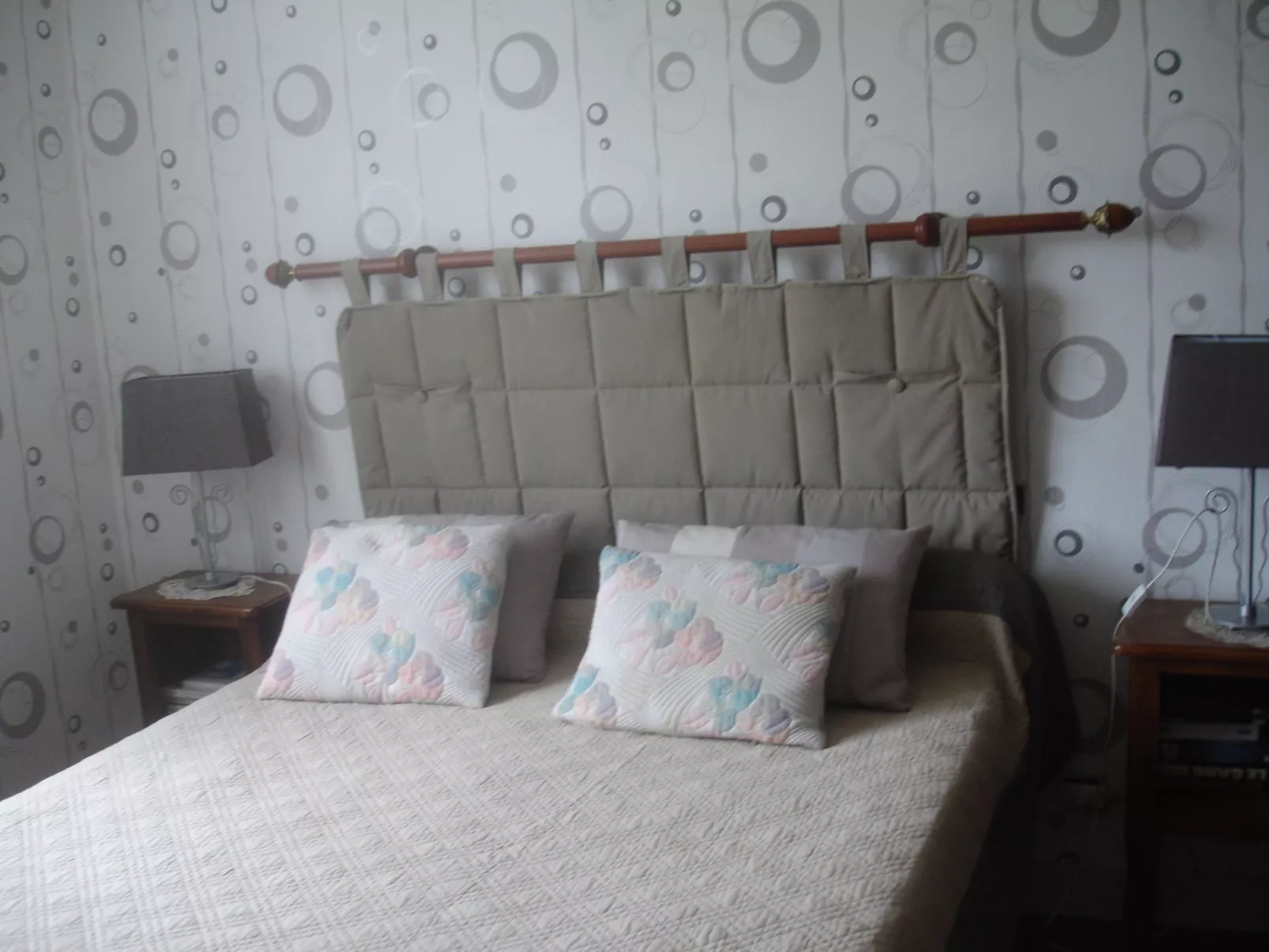 "Pavillon" mit eigenem Parkplatz-Drinnen