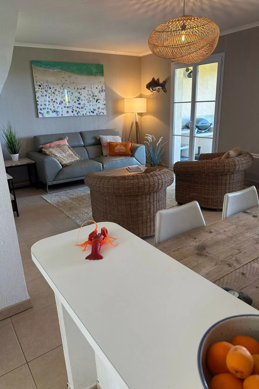 Mit Garten, Grill und Terrasse-Drinnen