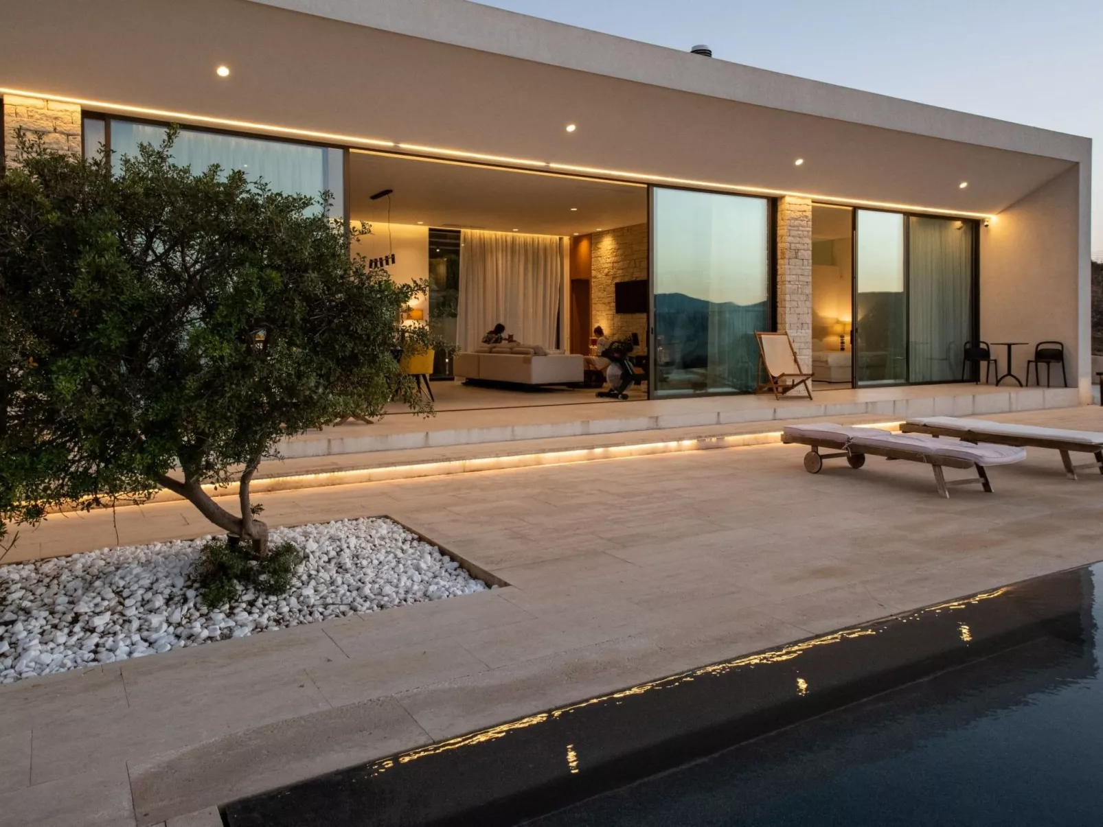 Neue einzigartige Villa mit atemberaubender Aussicht in Strandnähe-Image-tags.info