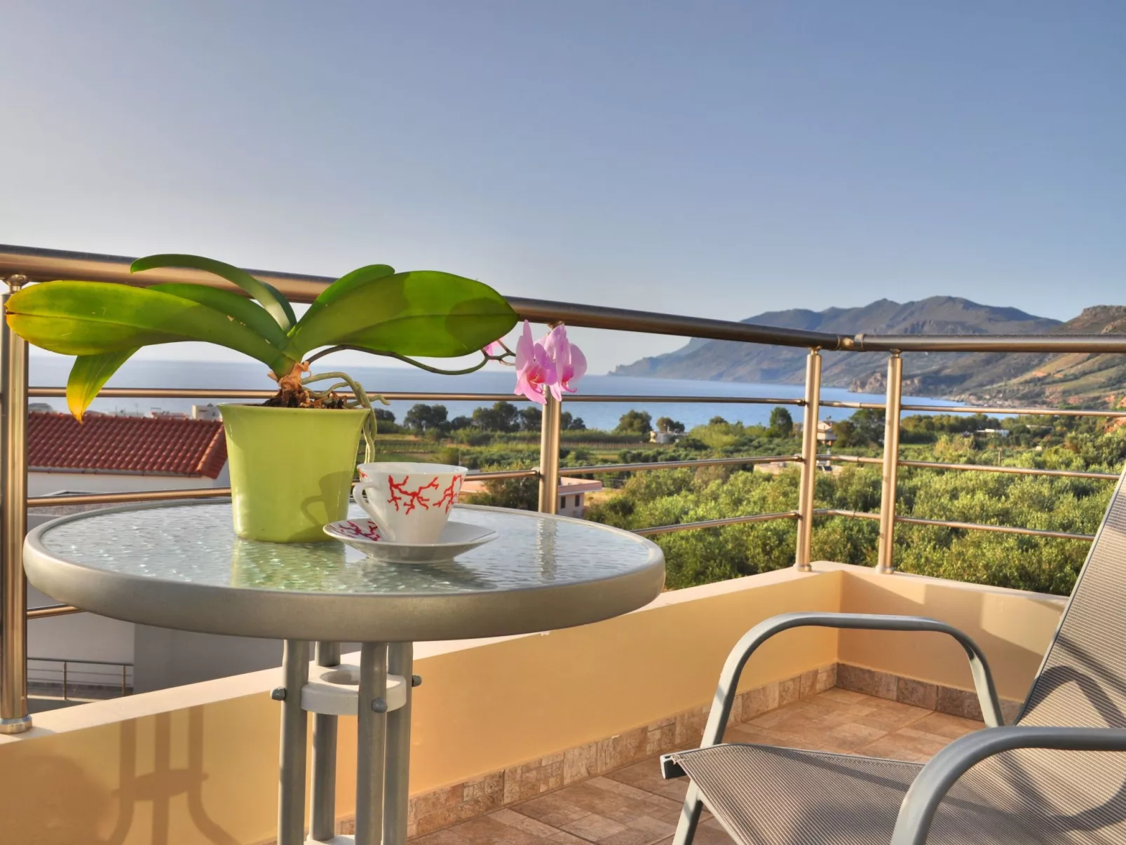 "Sirocco" mit Blick auf das Wasser-Draußen